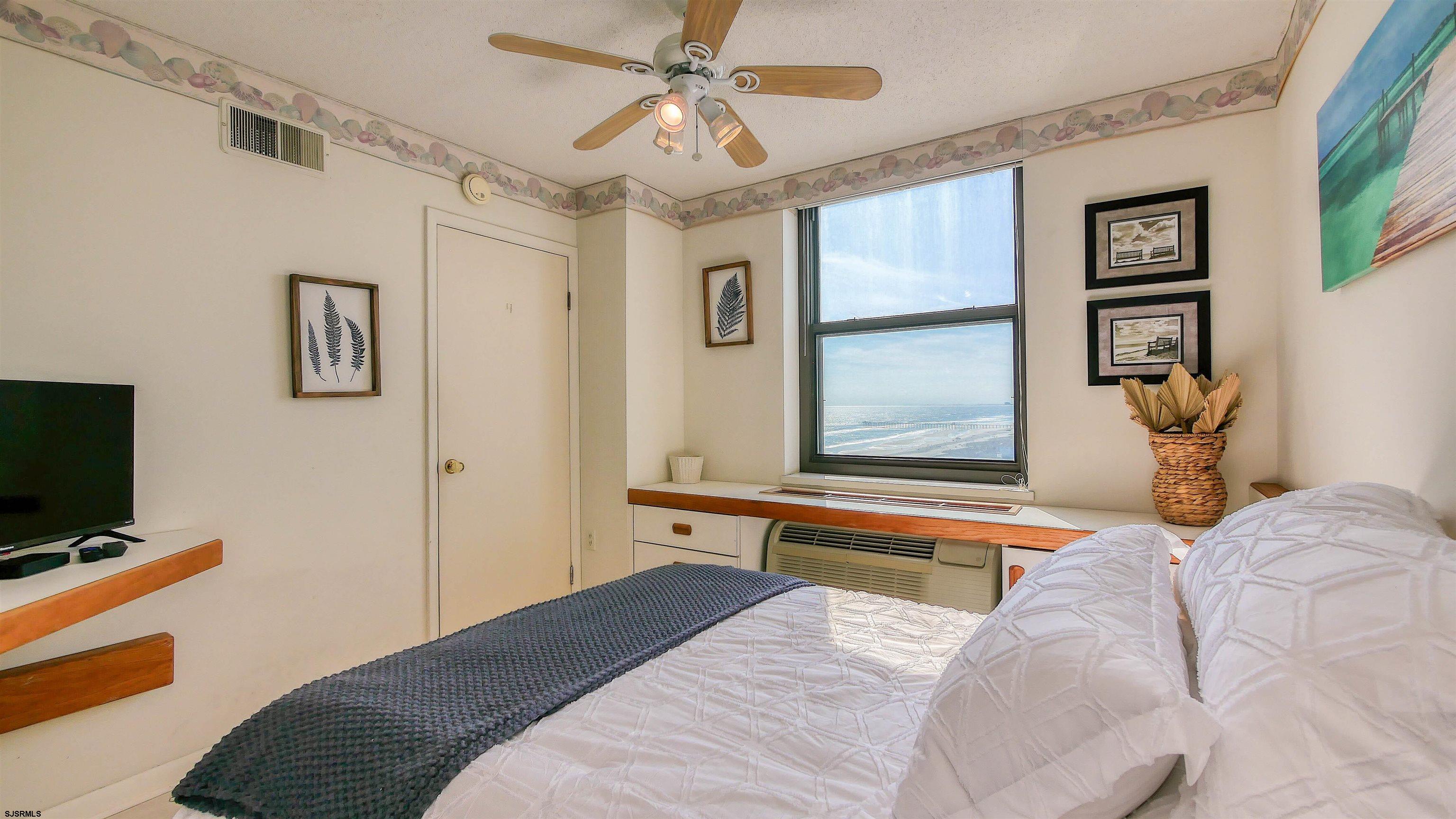 5200 Boardwalk Unit: 14A