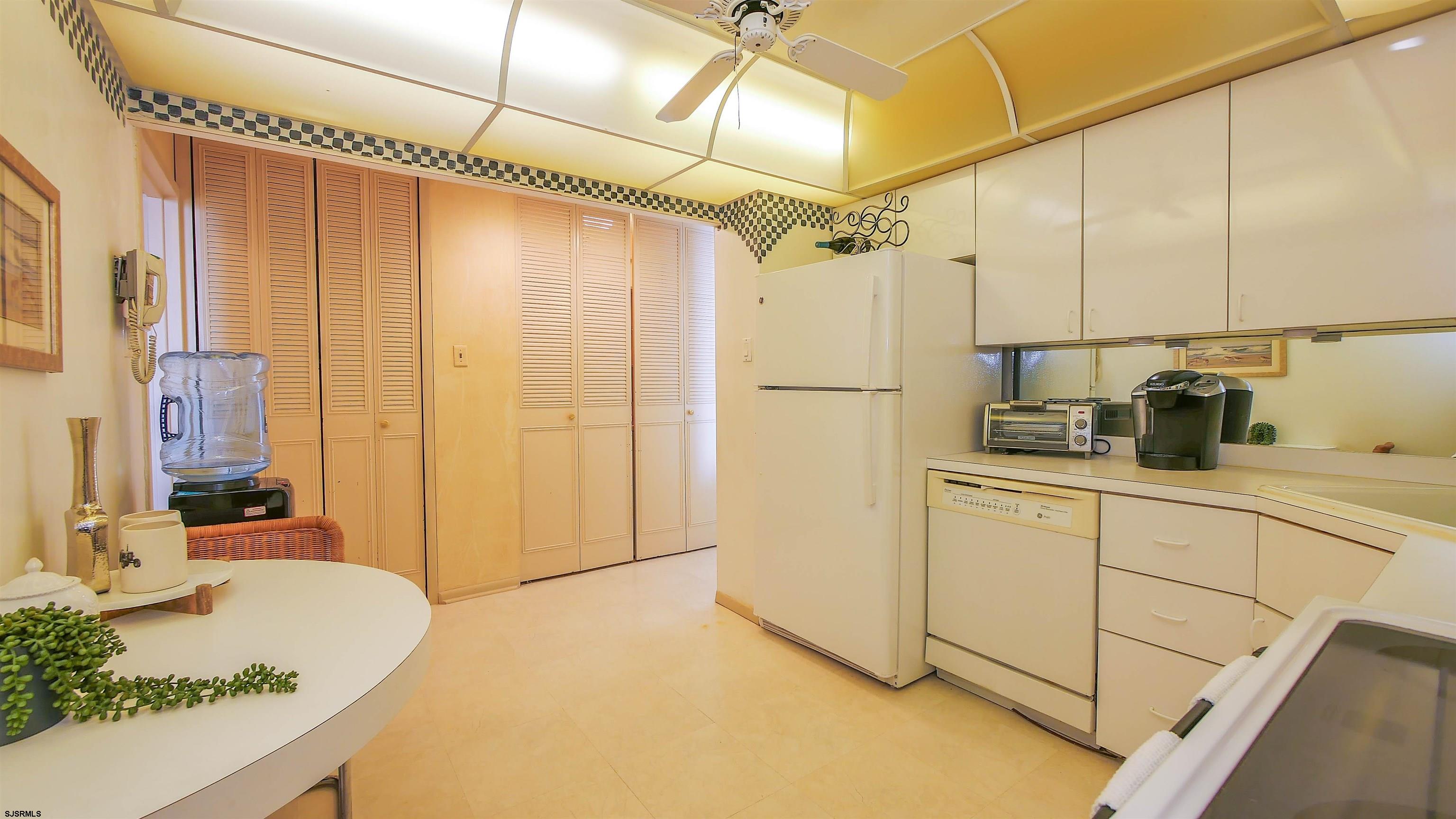 5200 Boardwalk Unit: 14A