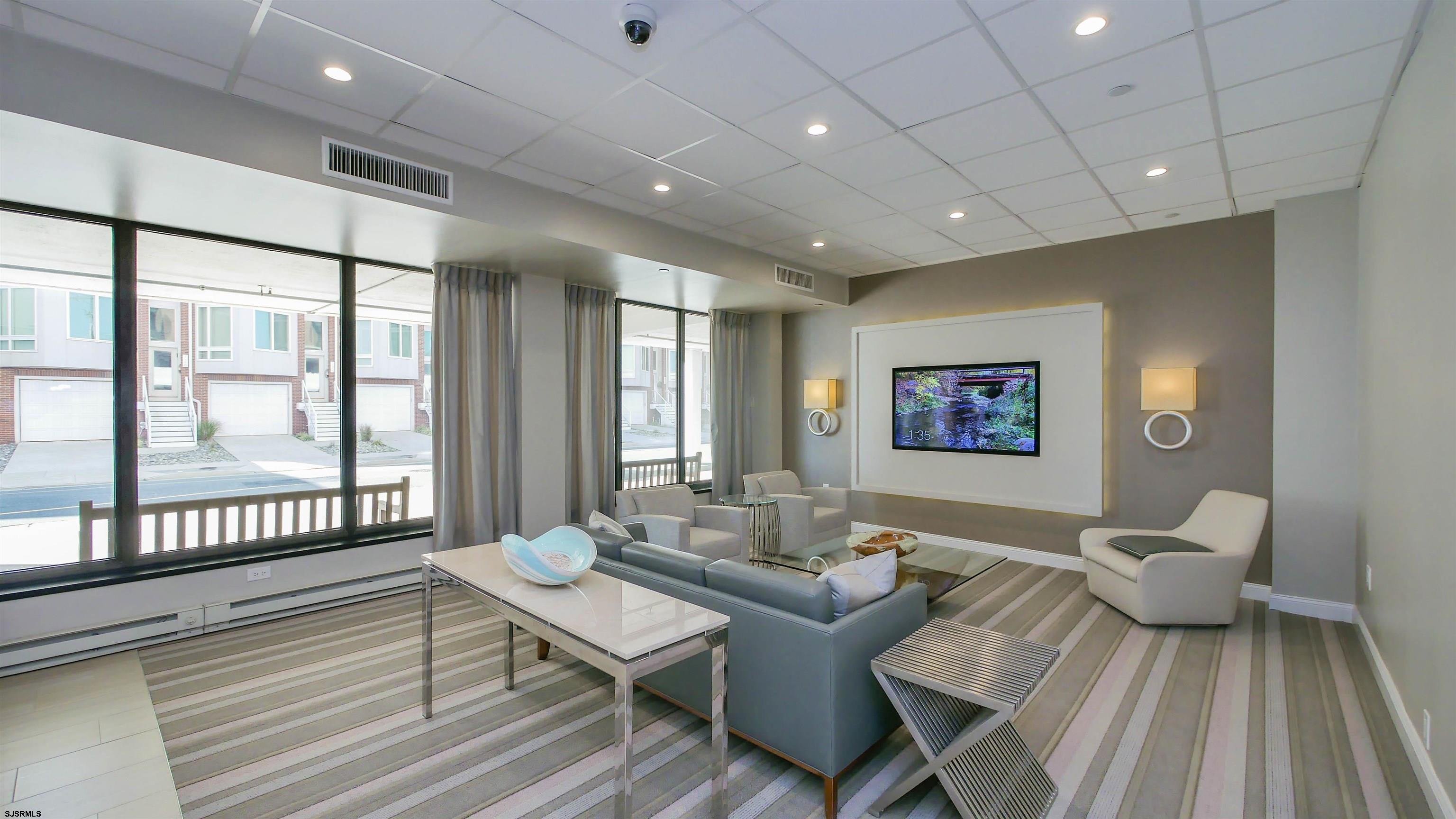 5200 Boardwalk Unit: 14A