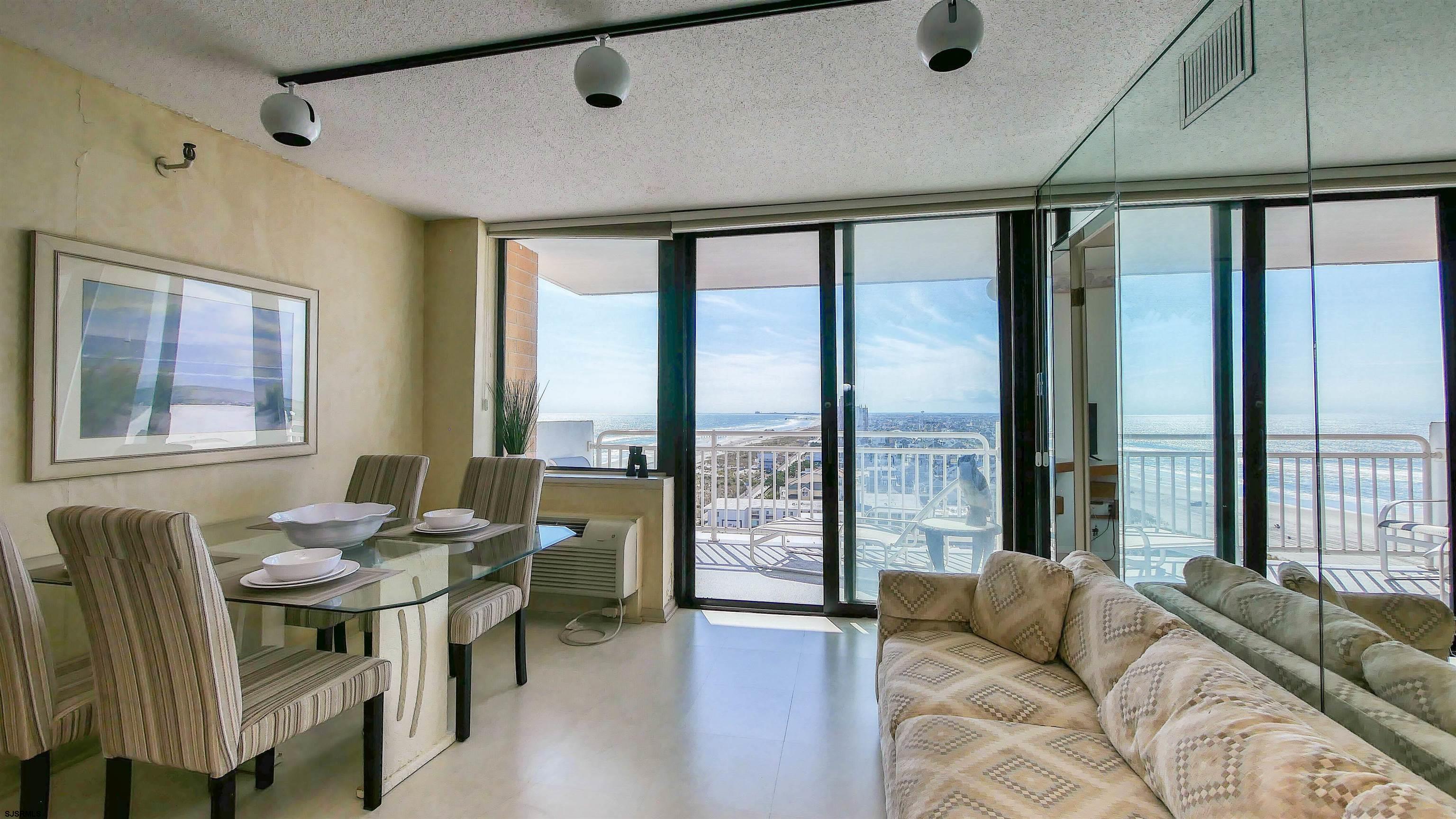 5200 Boardwalk Unit: 14A