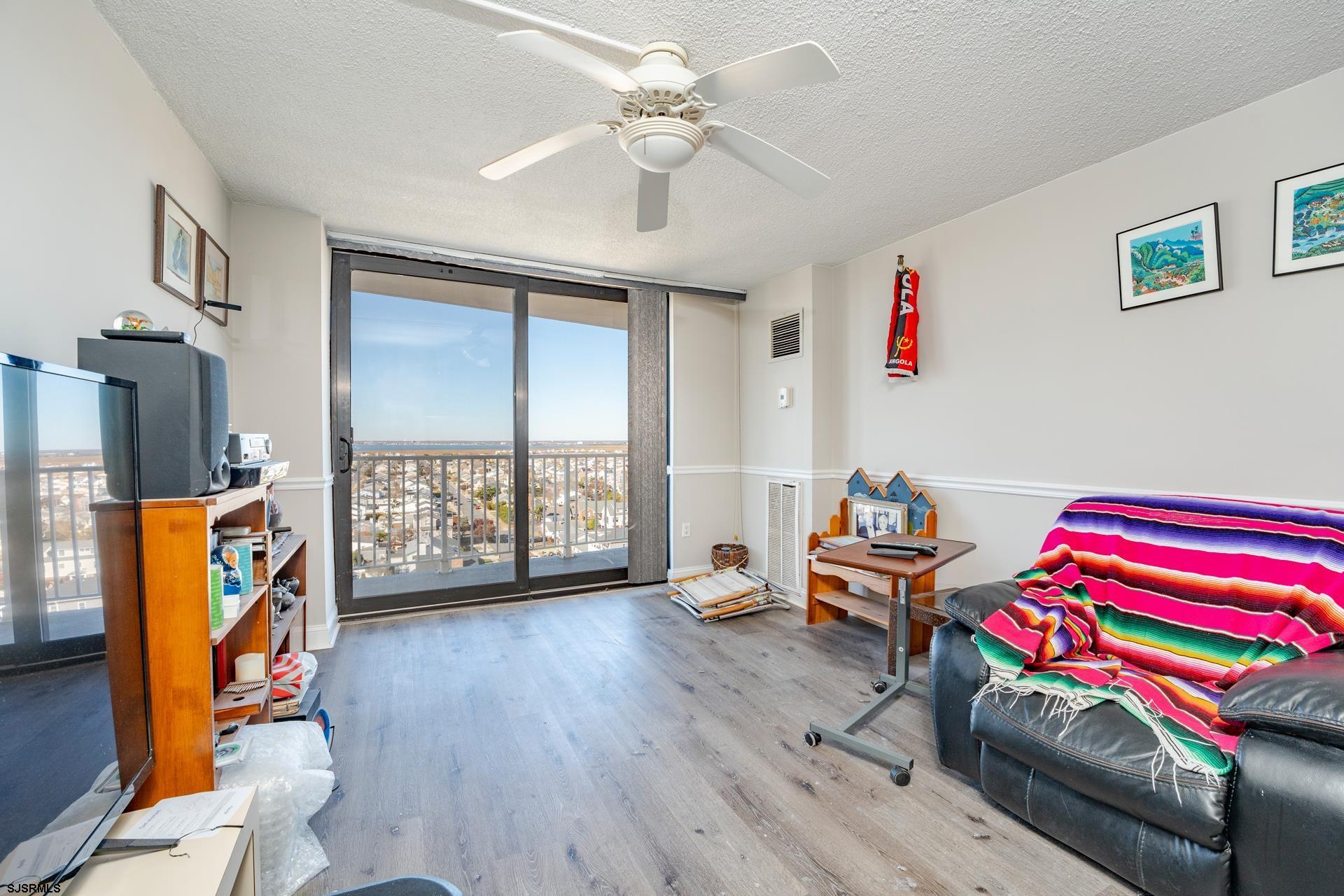 236 N Derby Ave Unit: 1207