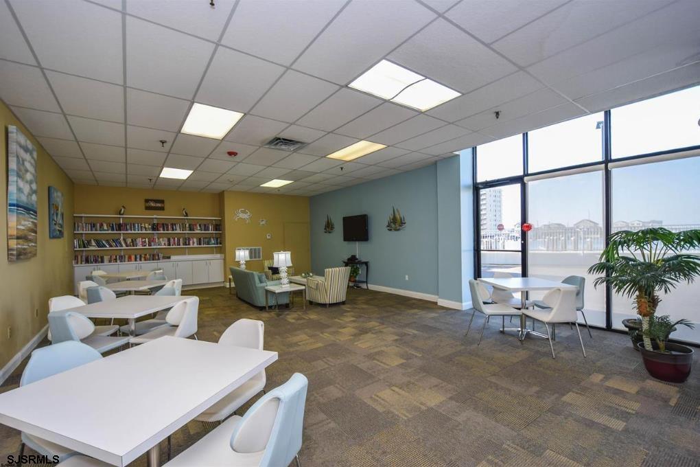 236 N Derby Ave Unit: 1207