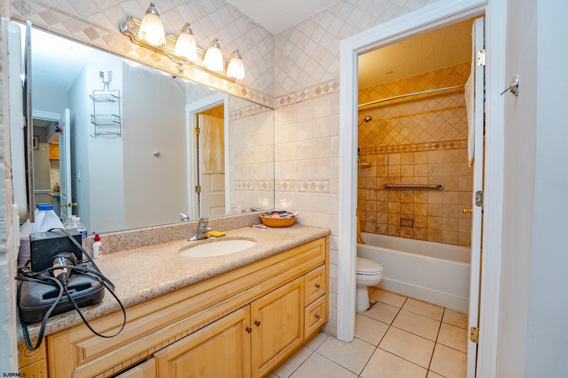 236 N Derby Ave Unit: 1207