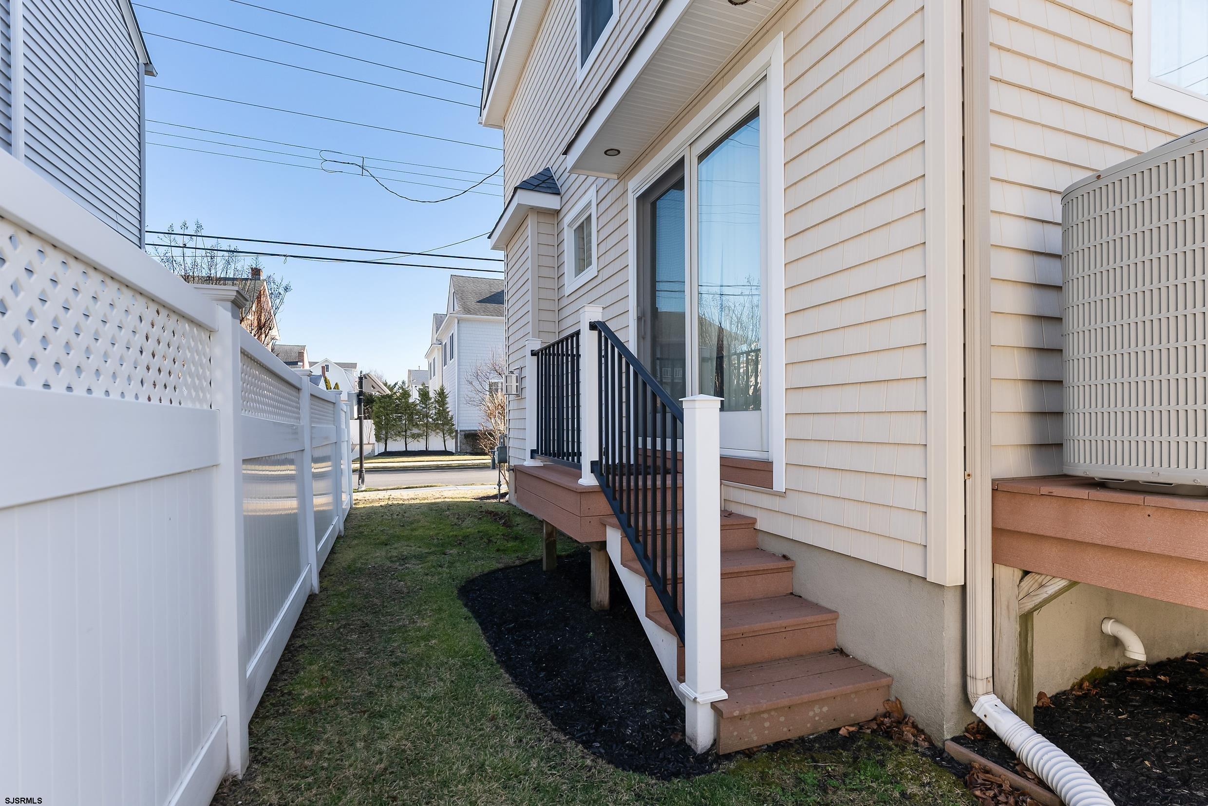 101 N Clarendon Ave