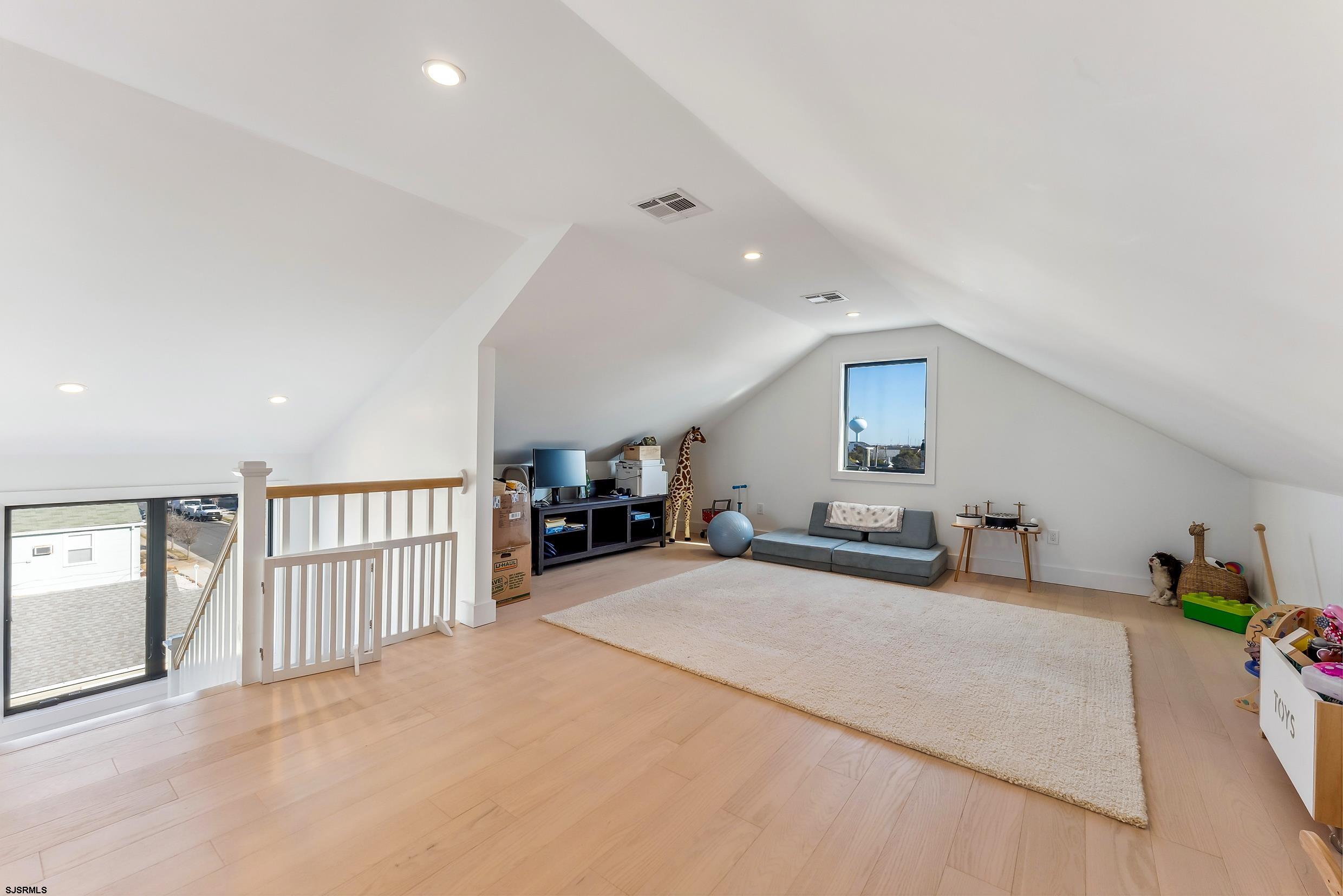 202 N Delavan Ave