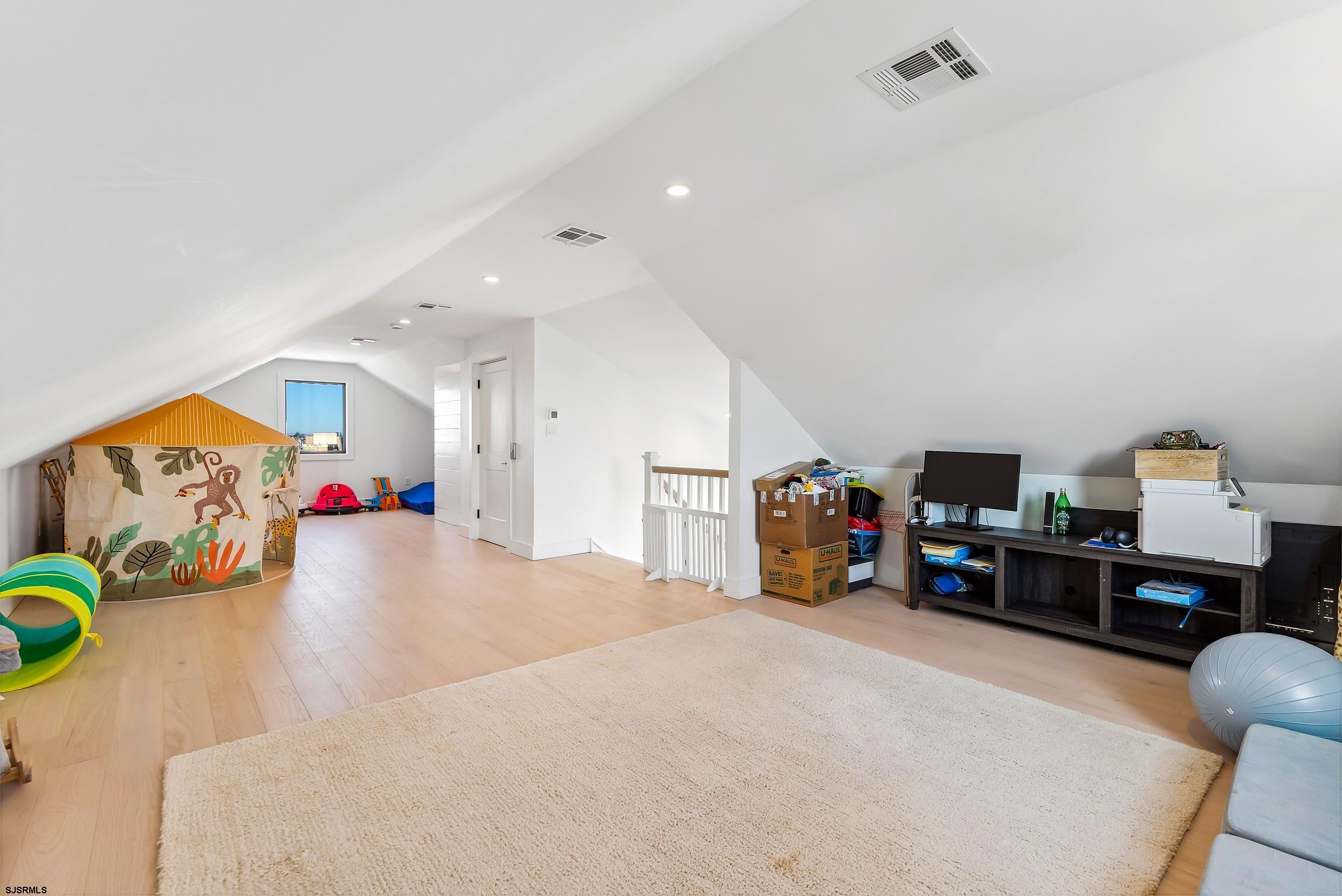 202 N Delavan Ave