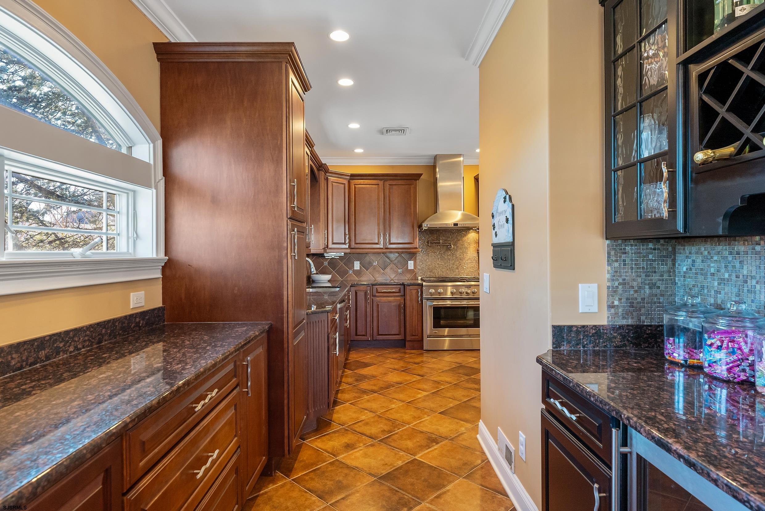 300 N Delavan Ave