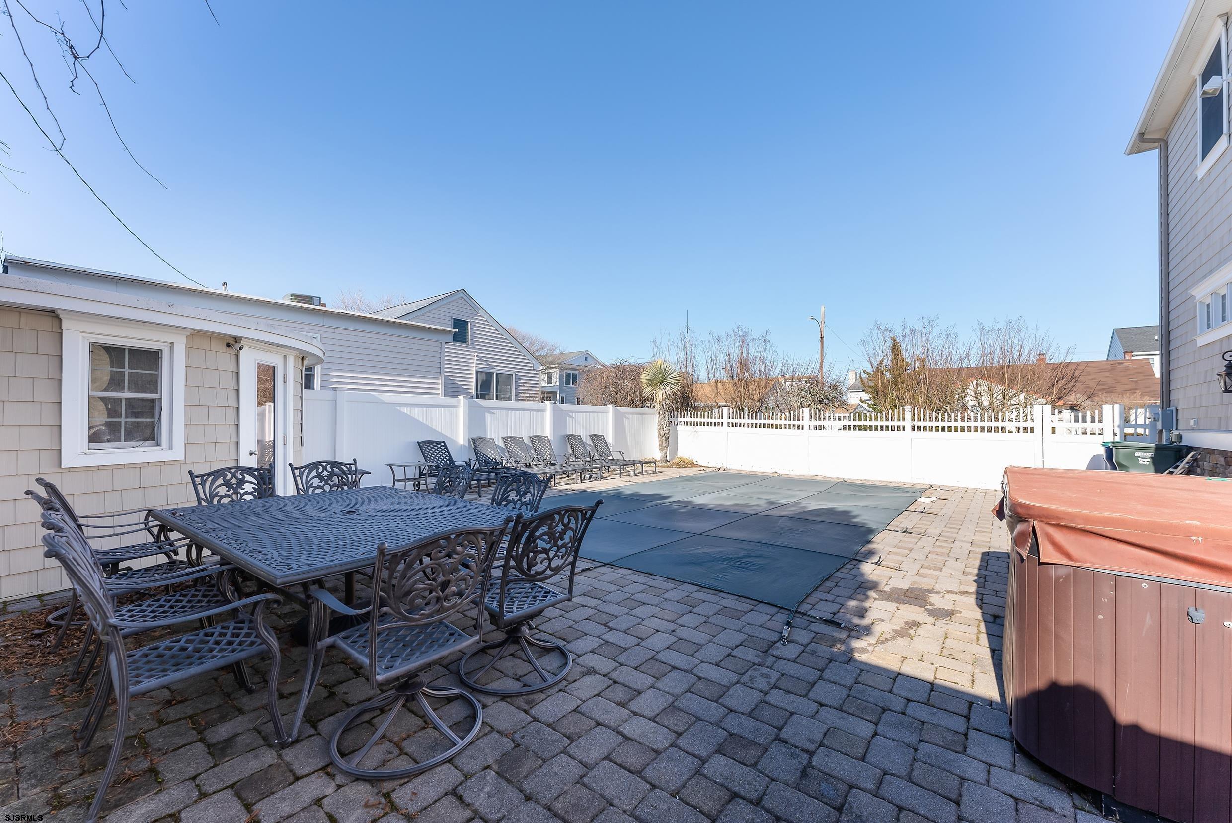 300 N Delavan Ave