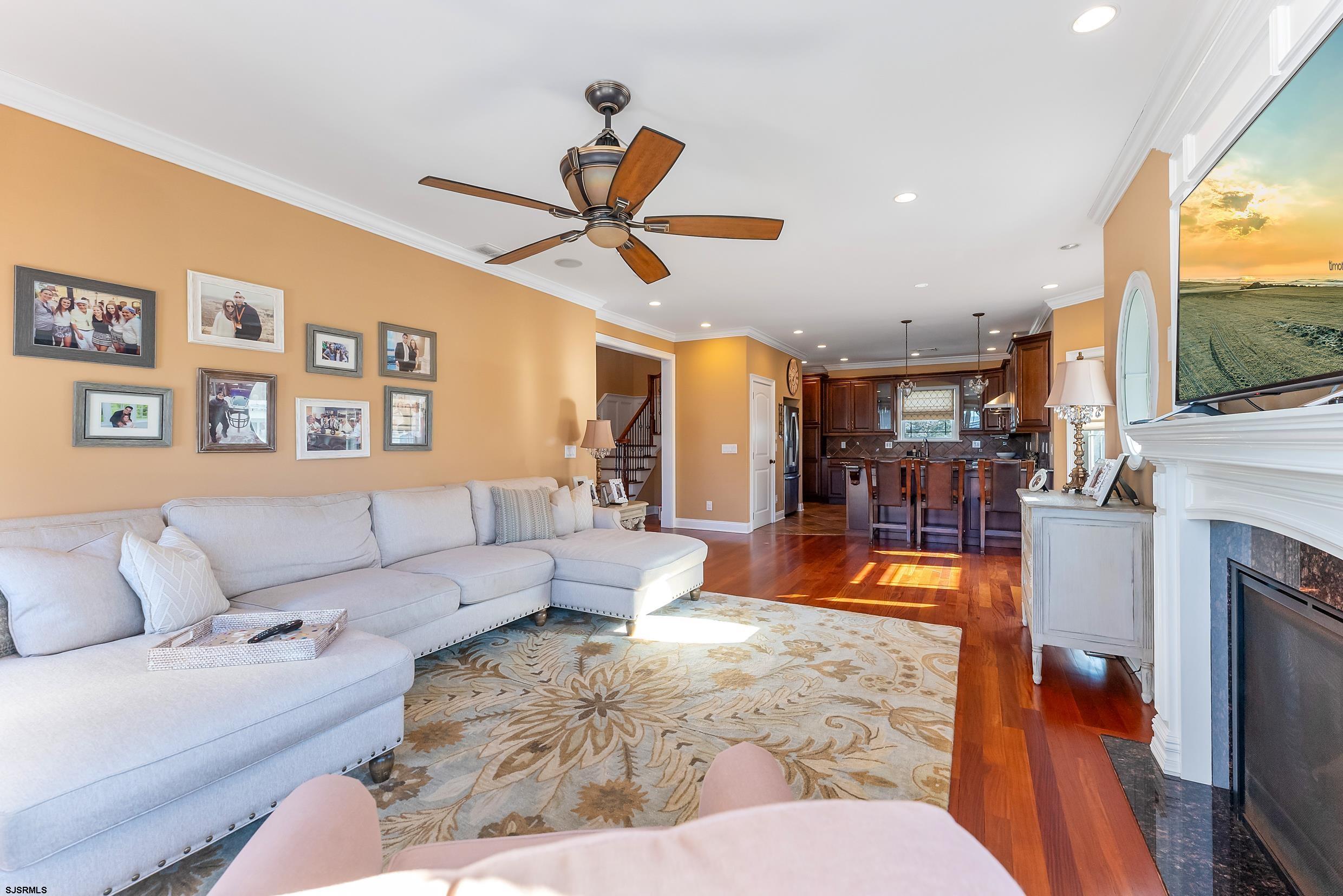 300 N Delavan Ave