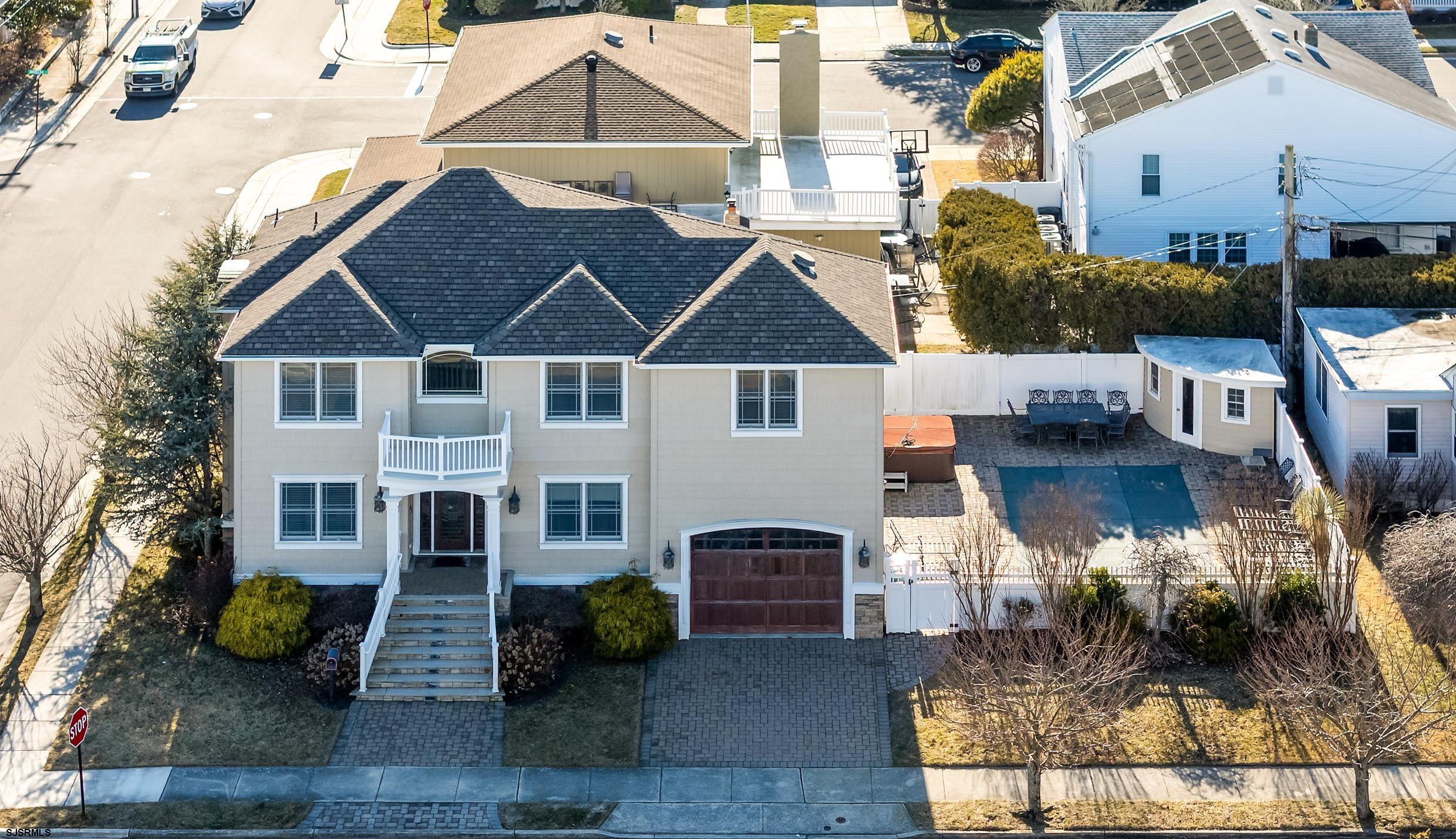 300 N Delavan Ave