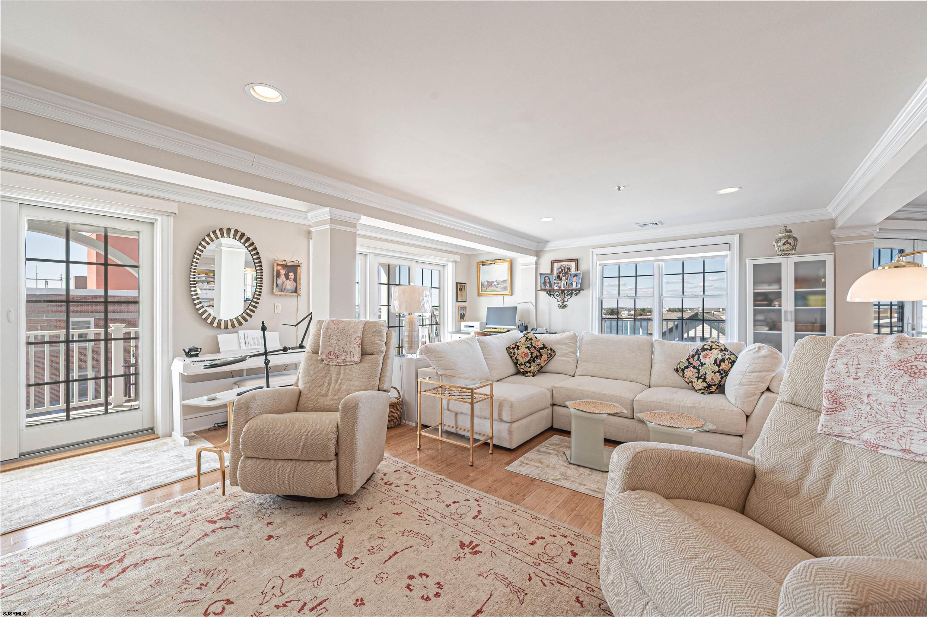 1 S 24th Ave Unit: 4A