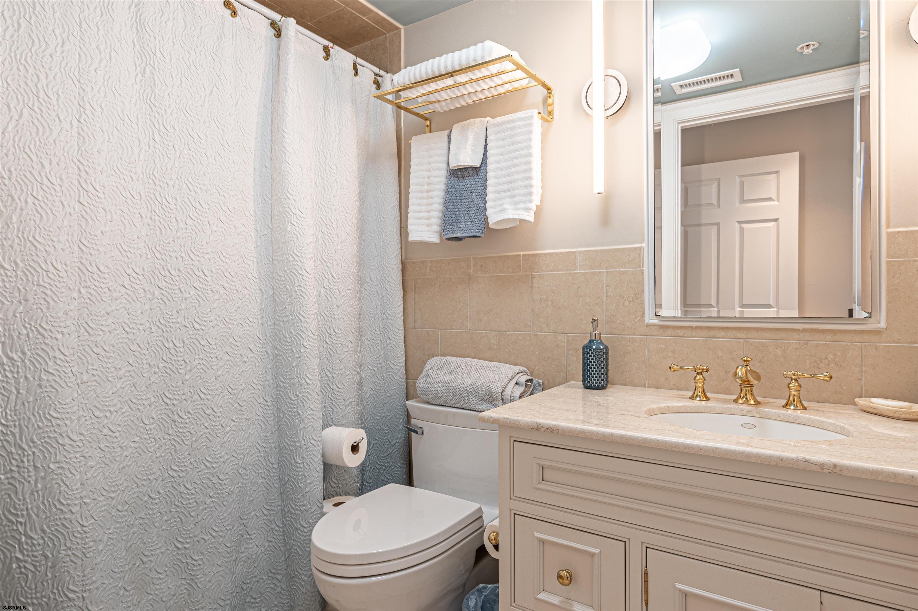 1 S 24th Ave Unit: 4A