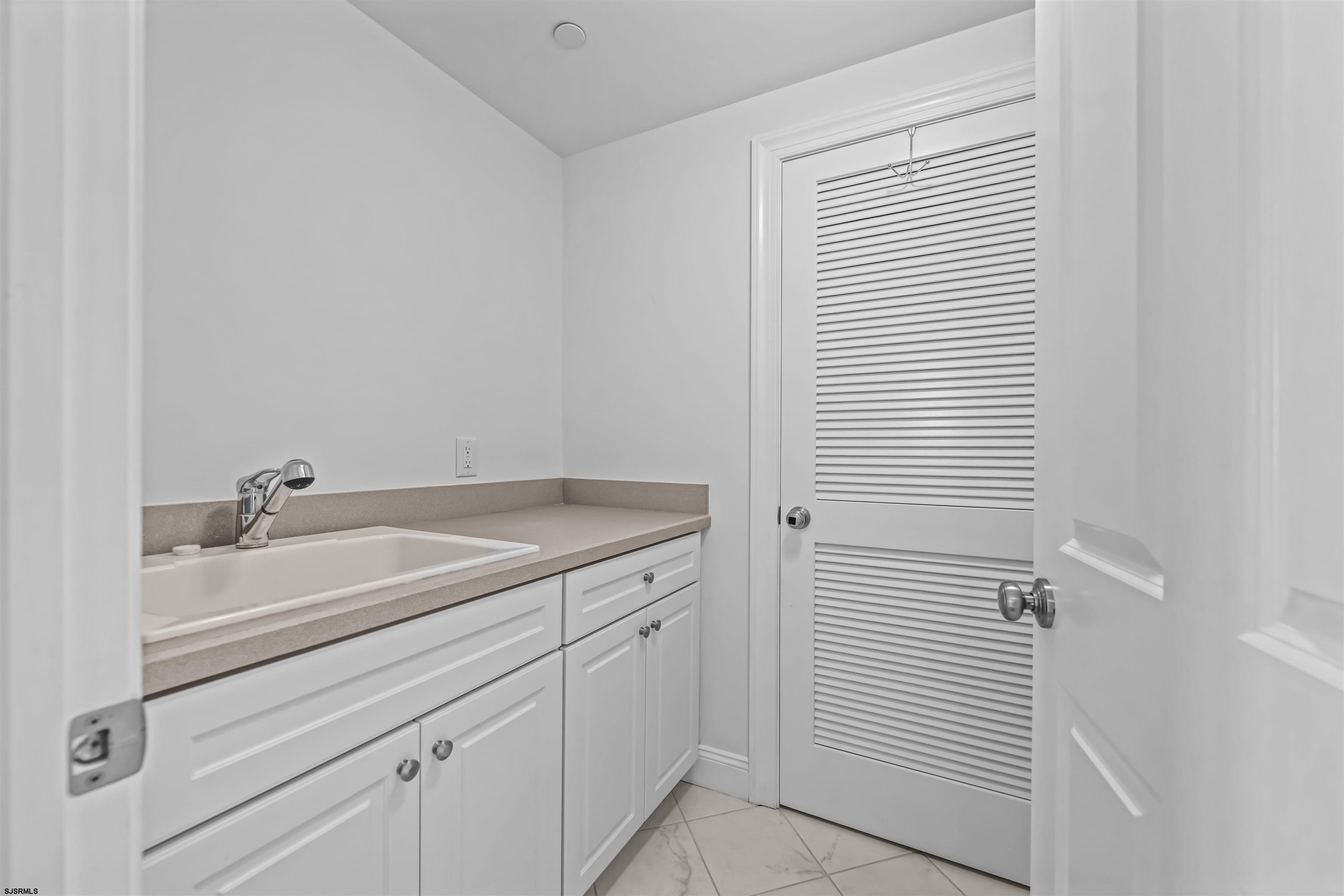 23 S Washington Ave Unit: 2A