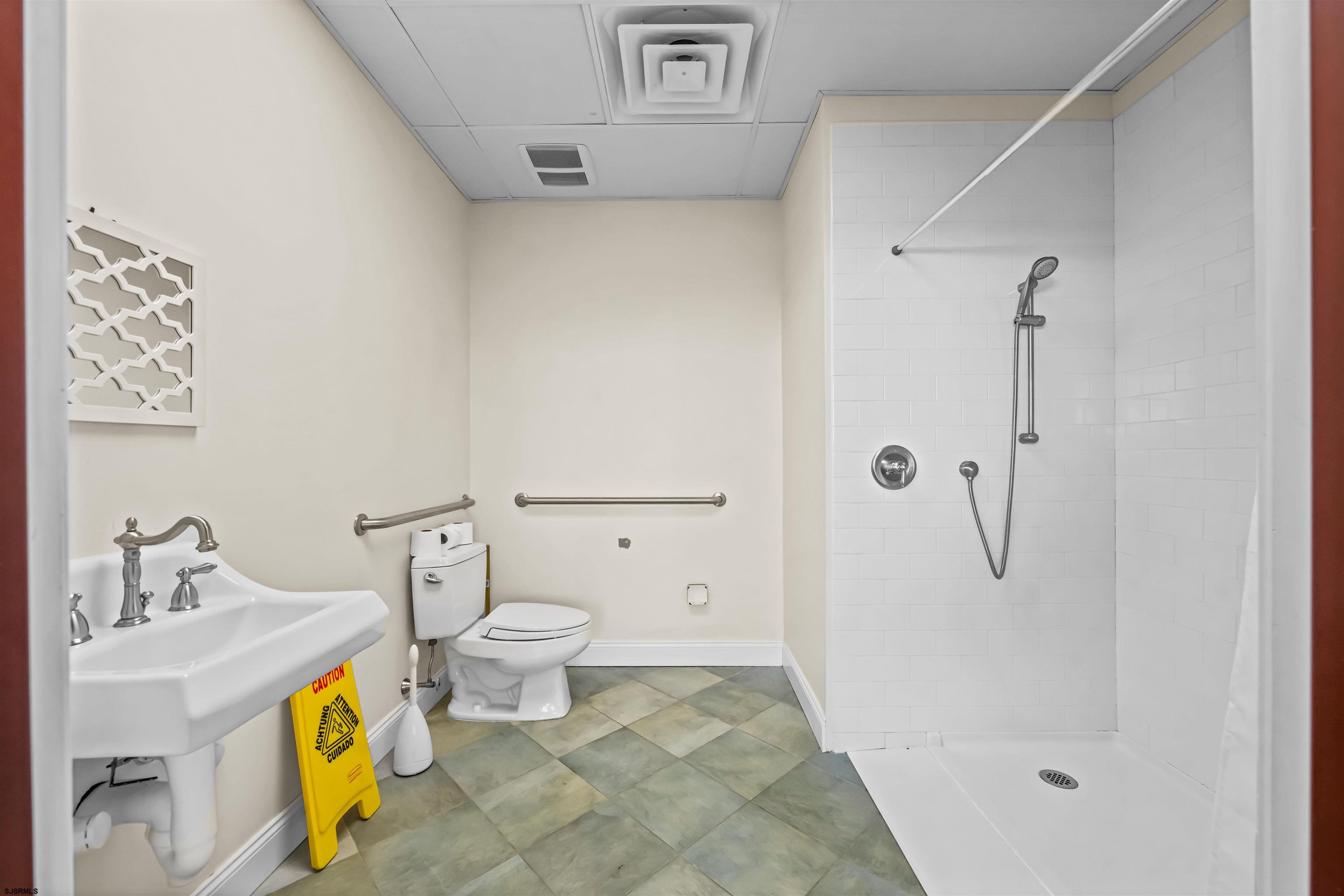 23 S Washington Ave Unit: 2A
