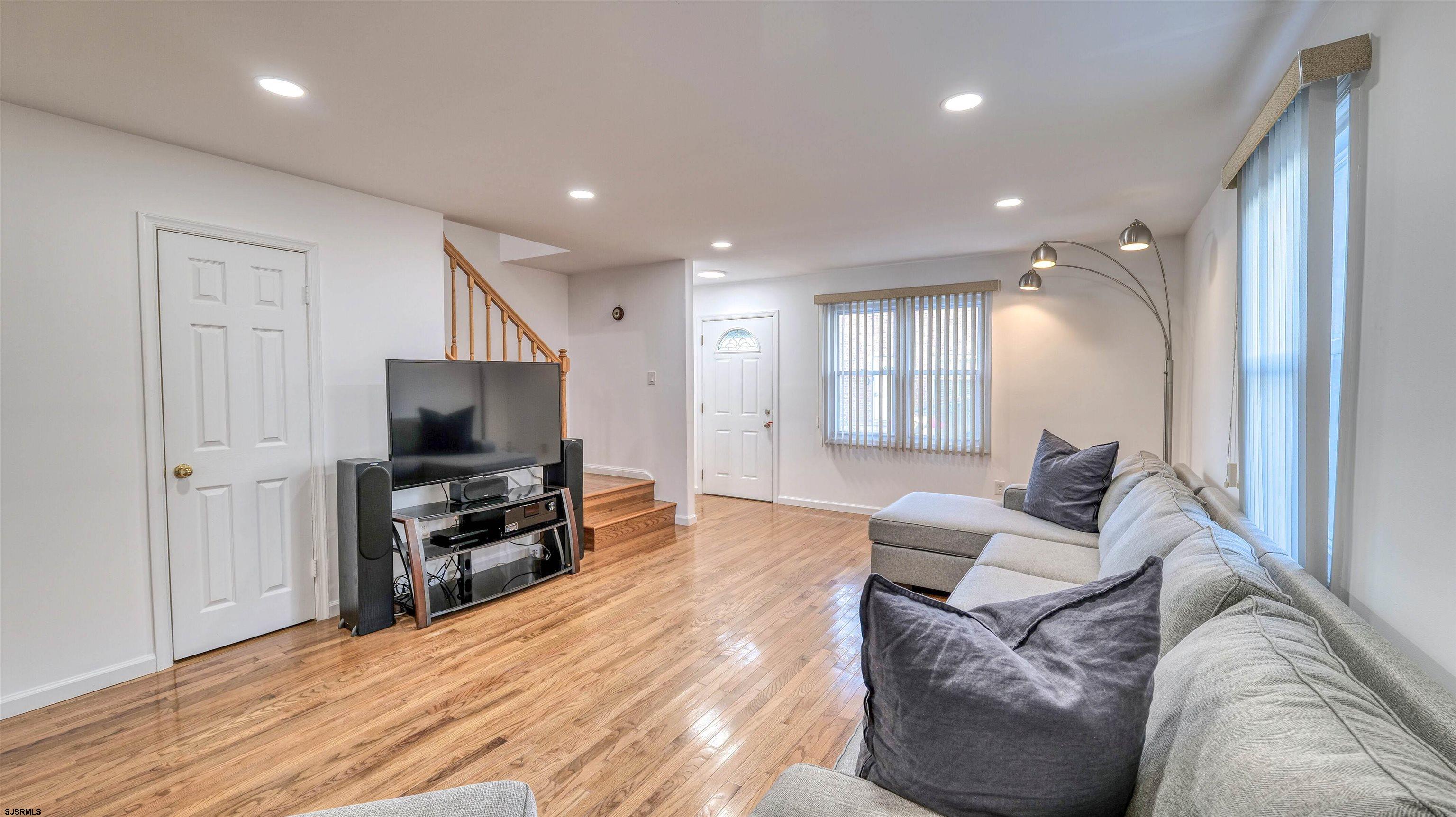 9709 Monmouth Ave Unit: C2