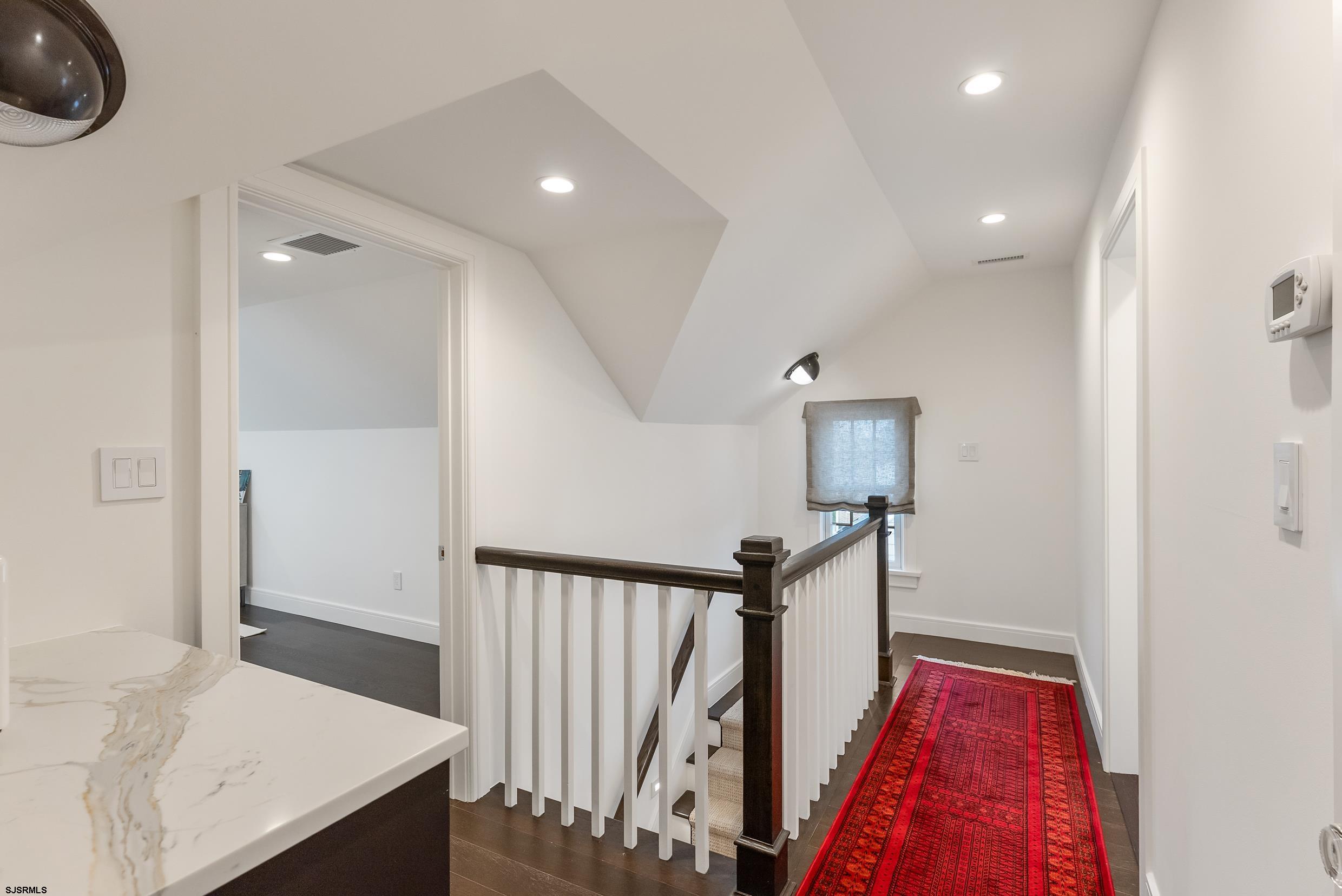 8 S Quincy Ave