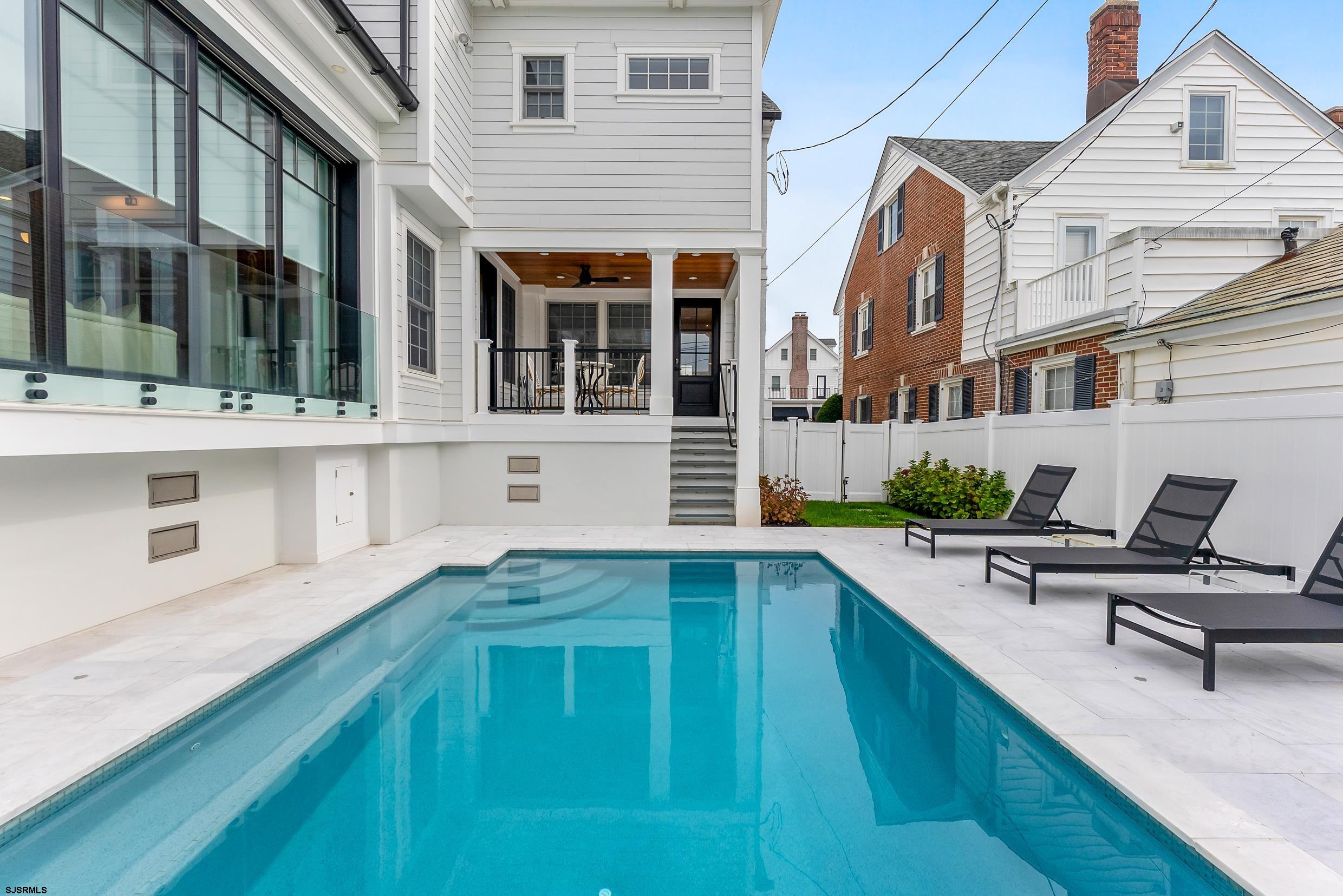 8 S Quincy Ave