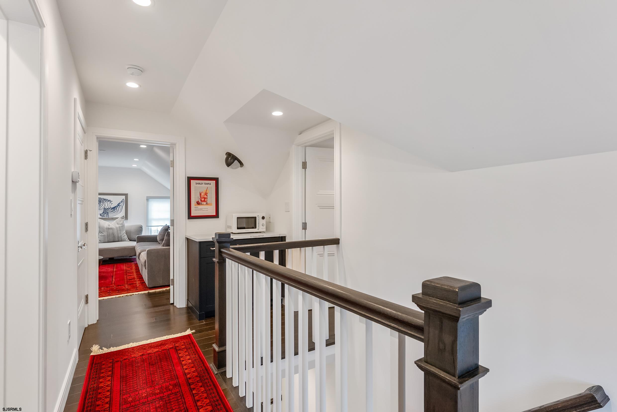 8 S Quincy Ave