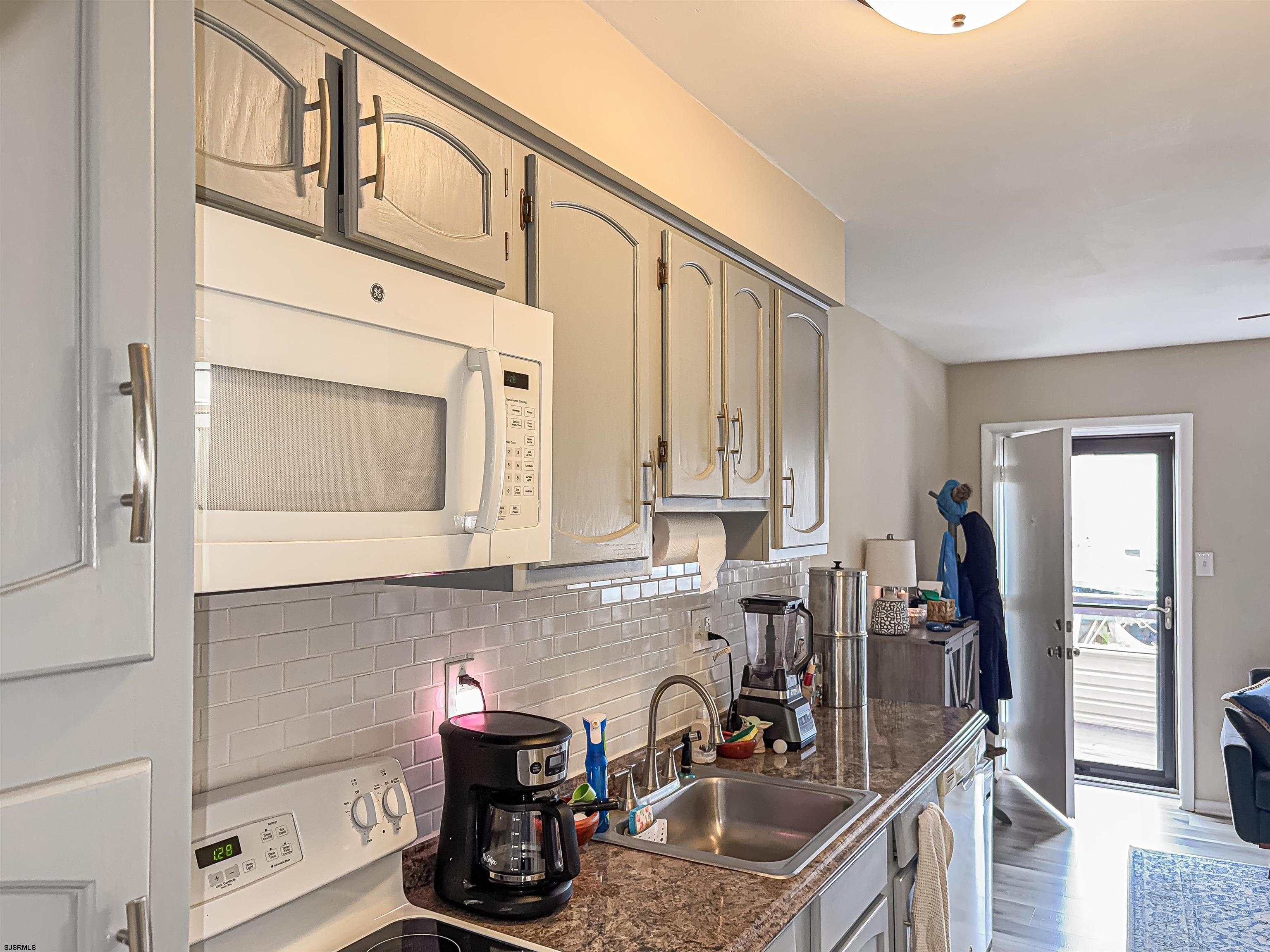 9600 Amherst Ave Unit: 7