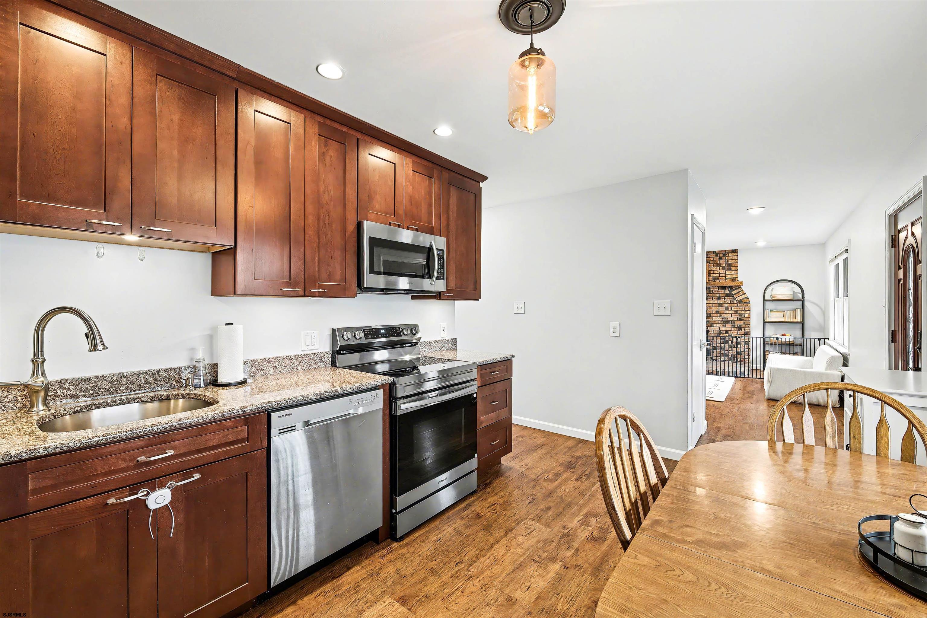 206 5th Ave