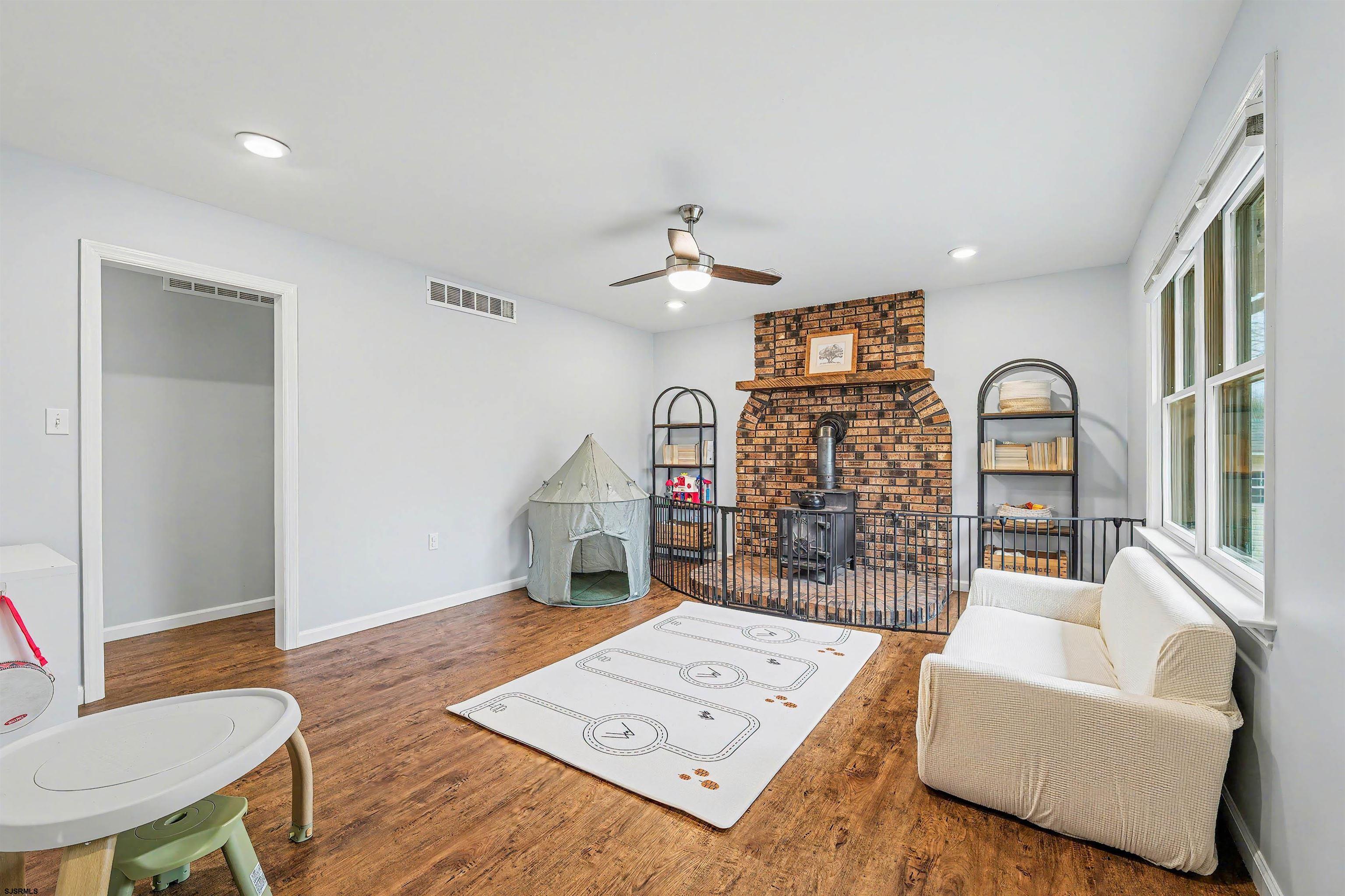 206 5th Ave
