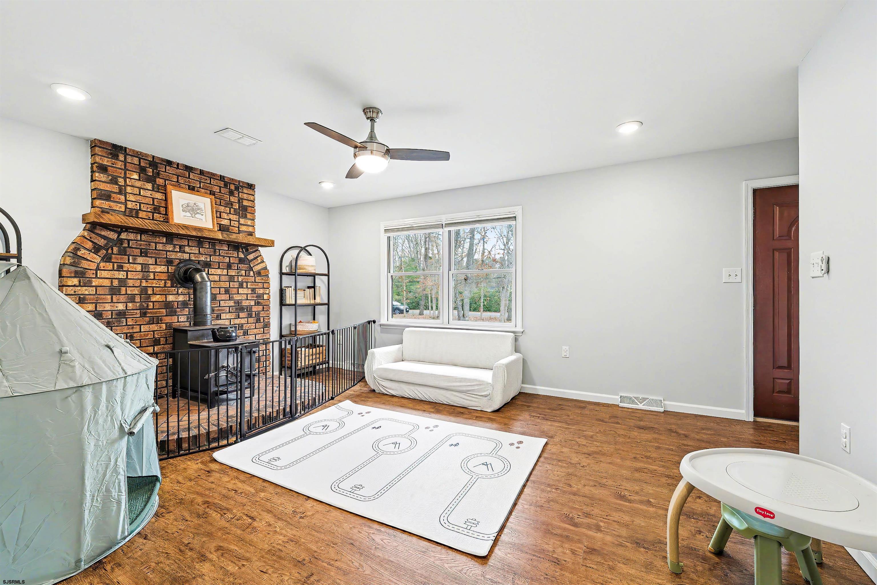 206 5th Ave