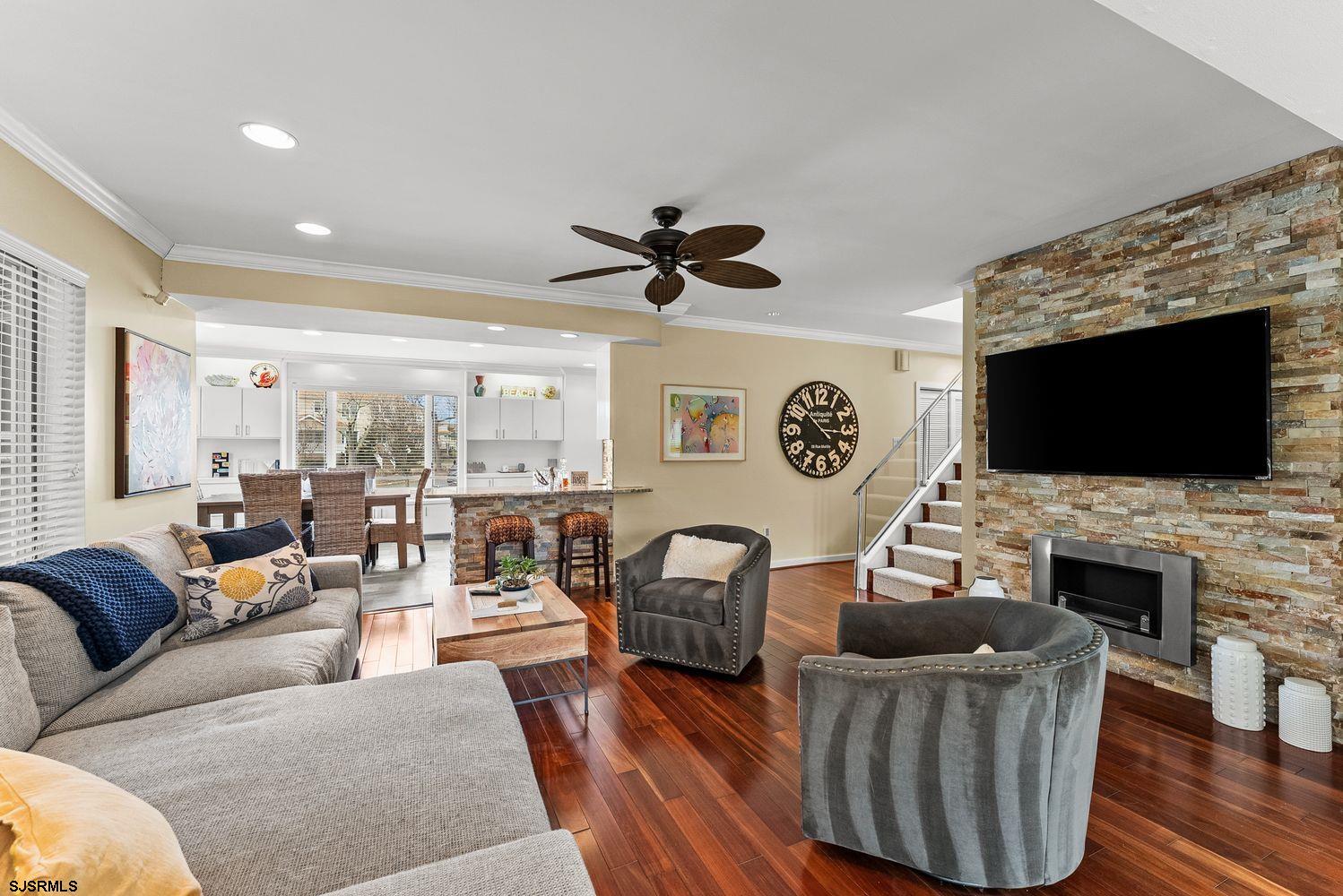 29 East Dr