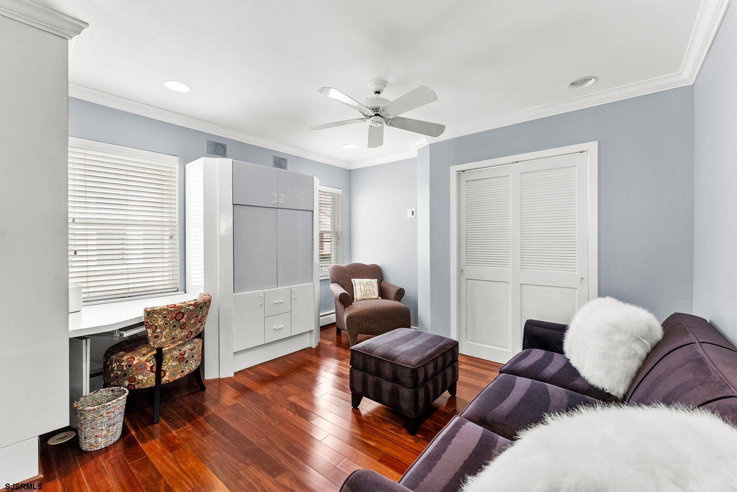 29 East Dr