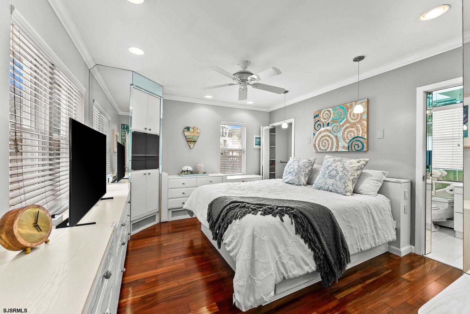 29 East Dr