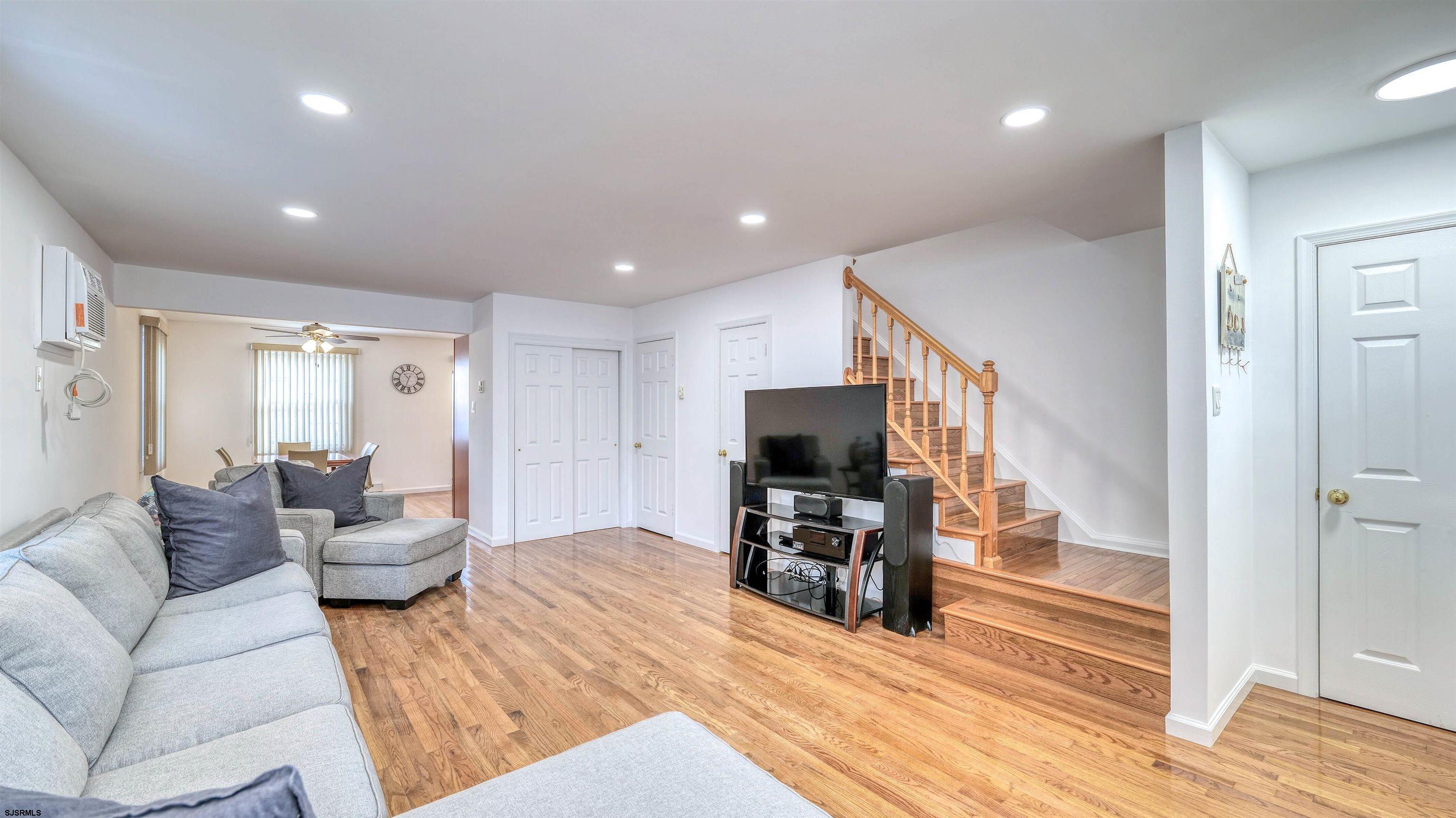 9709 Monmouth Ave Unit: C2