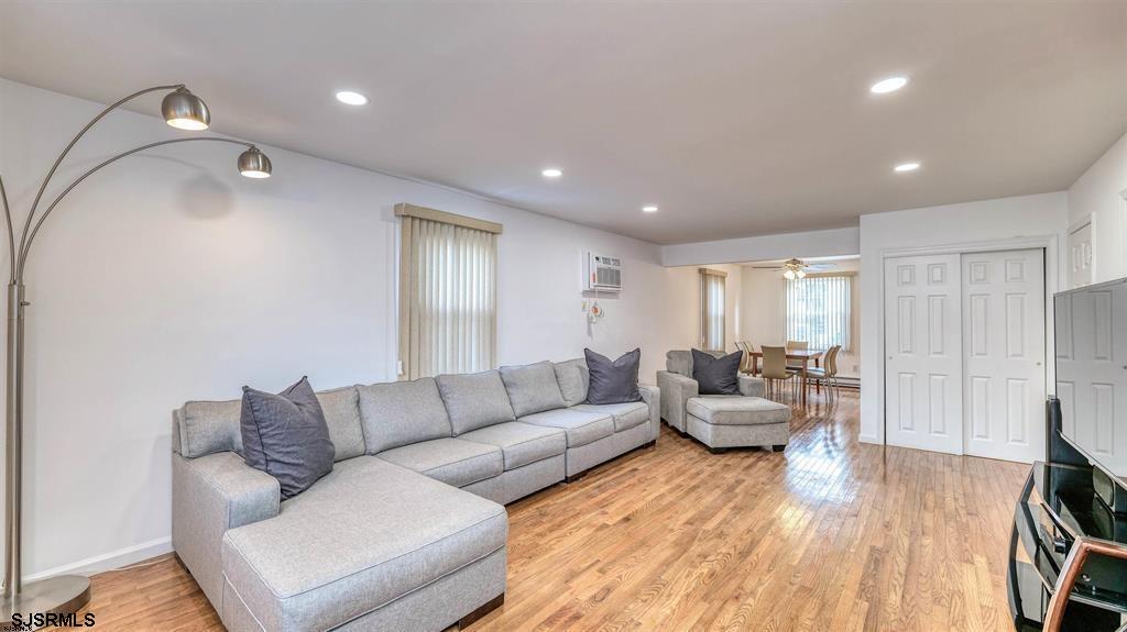 9709 Monmouth Ave