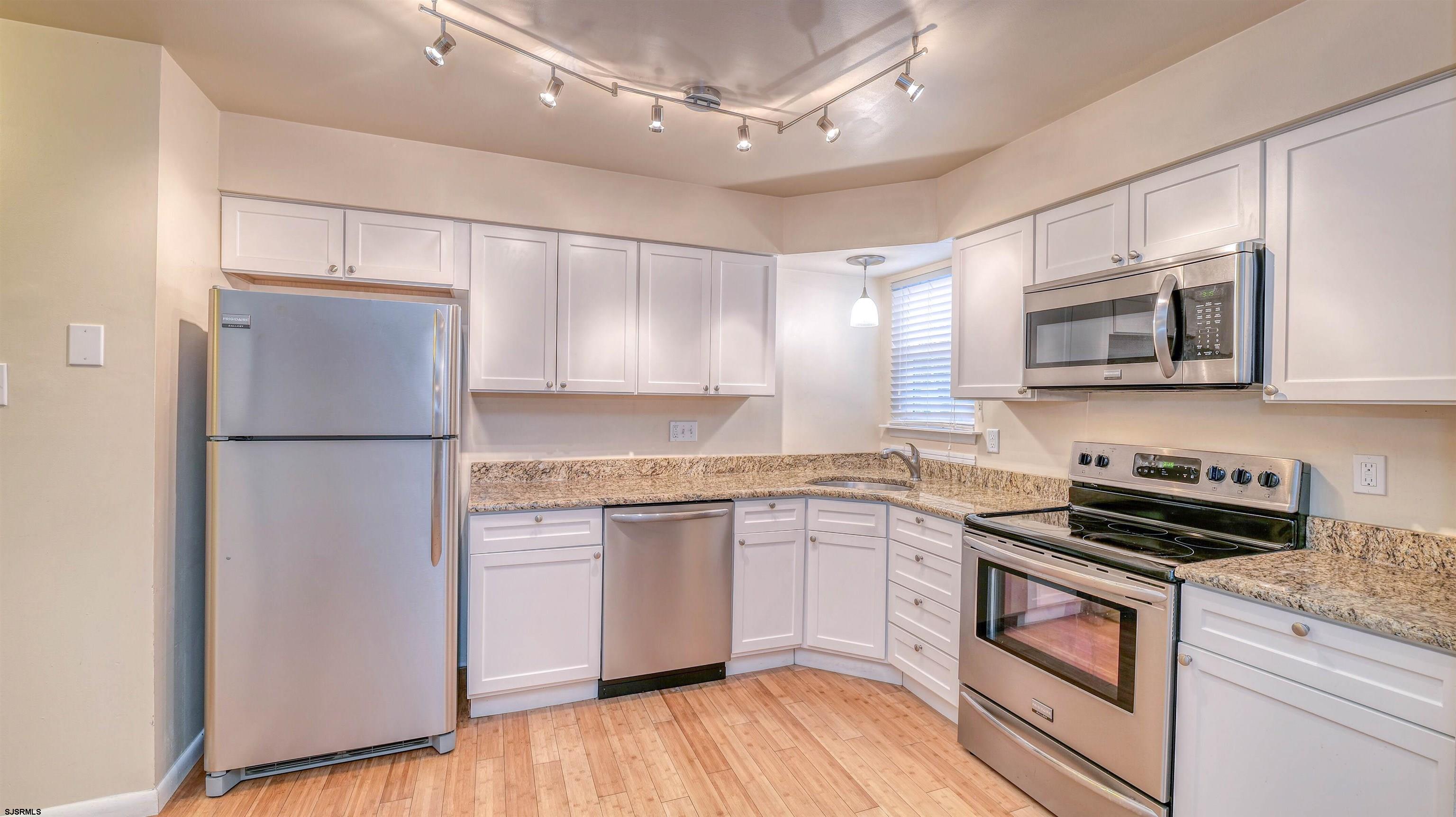 233 London Ct Unit: 233