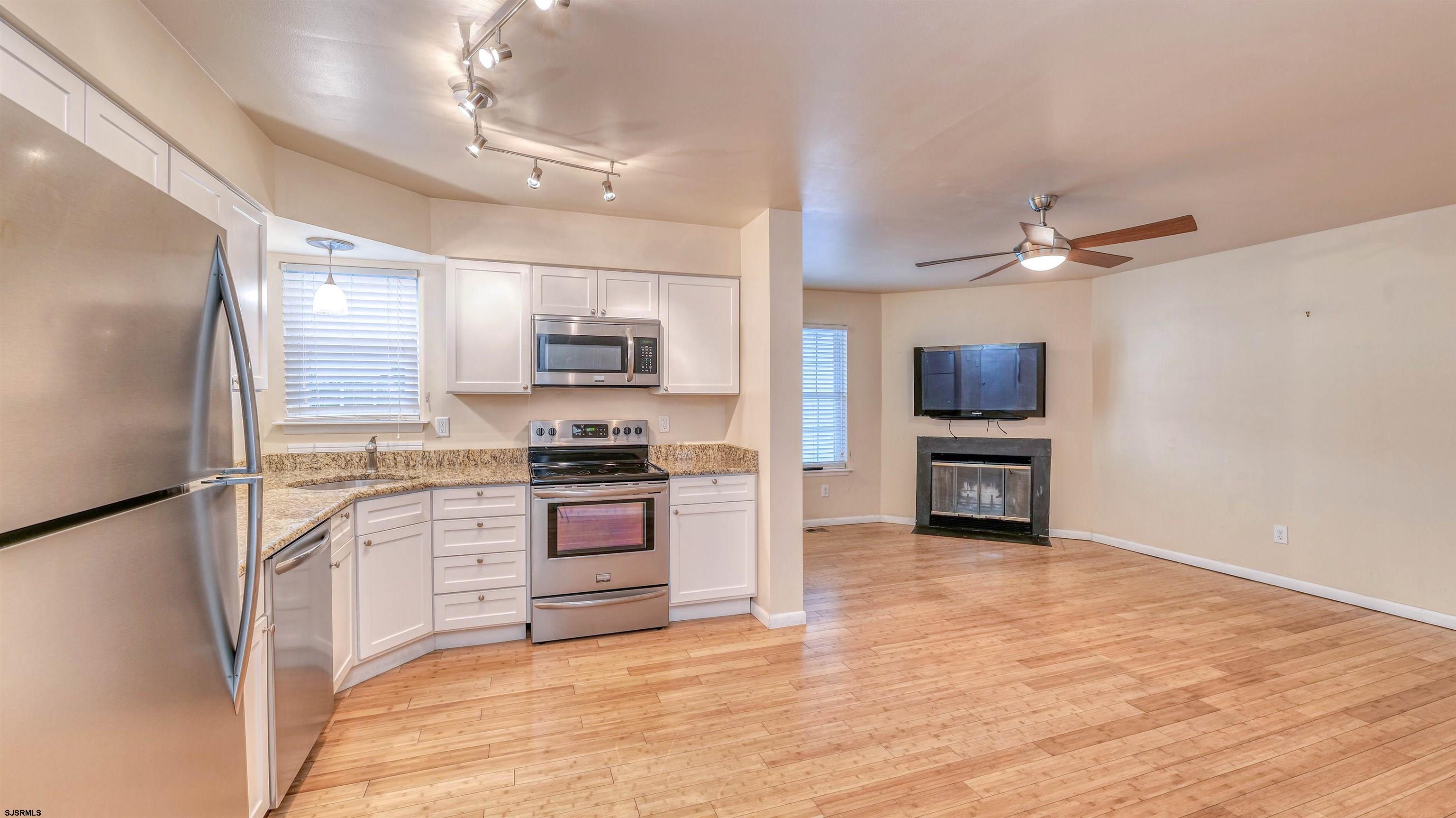 233 London Ct Unit: 233