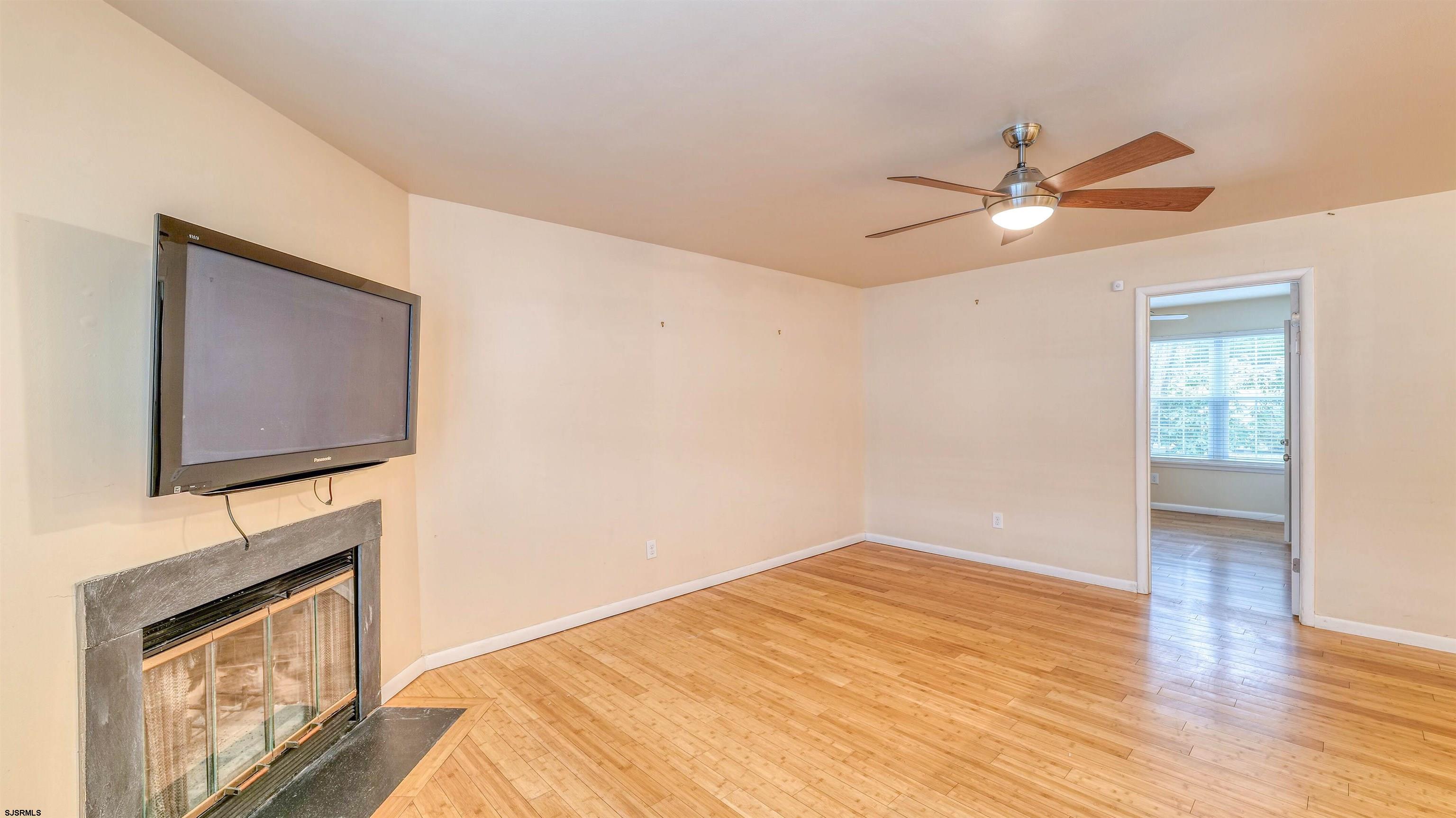 233 London Ct Unit: 233
