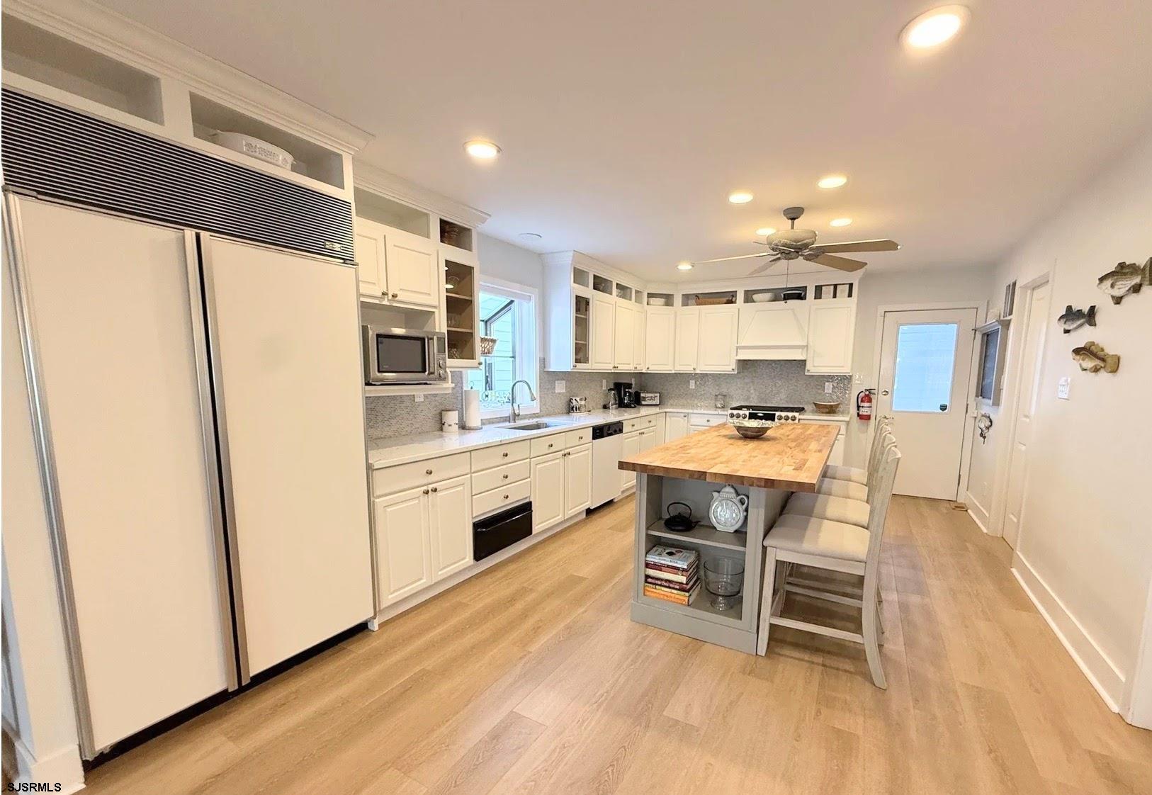 4 S Iroquois Ave