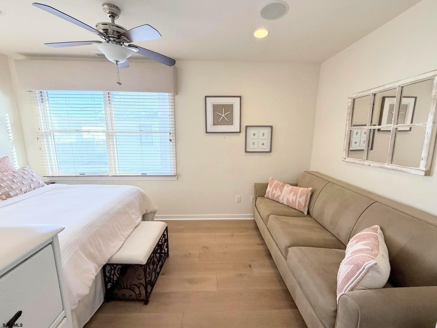 4 S Iroquois Ave