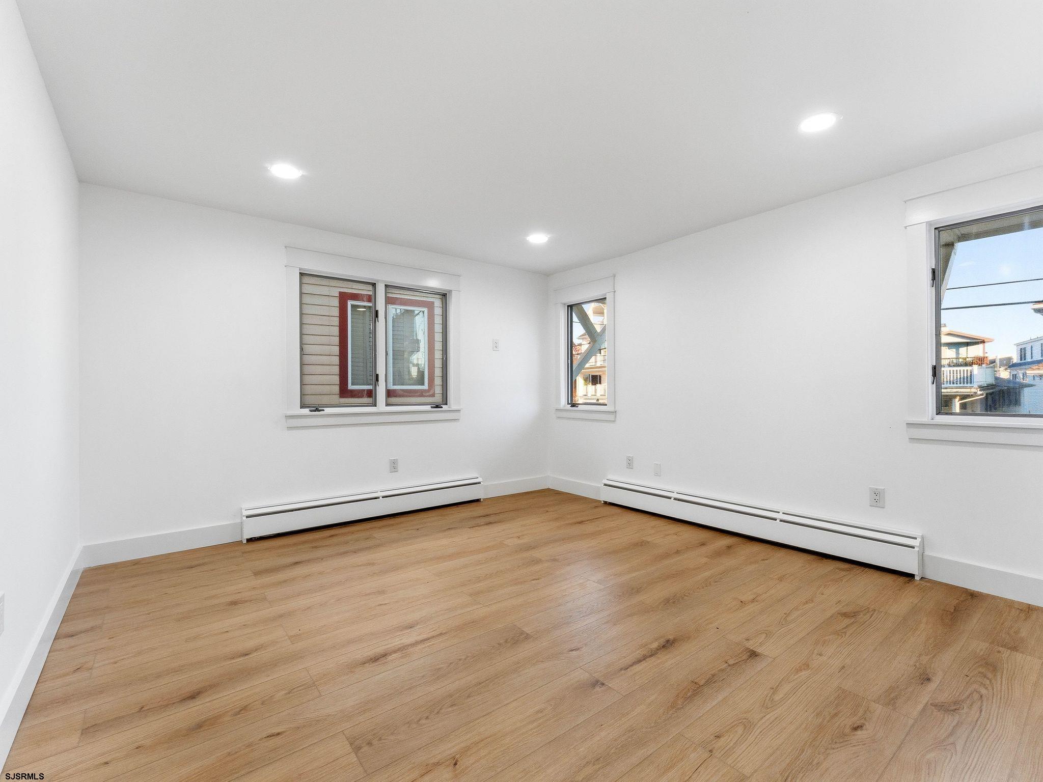 195 W 17th Street Unit: 1