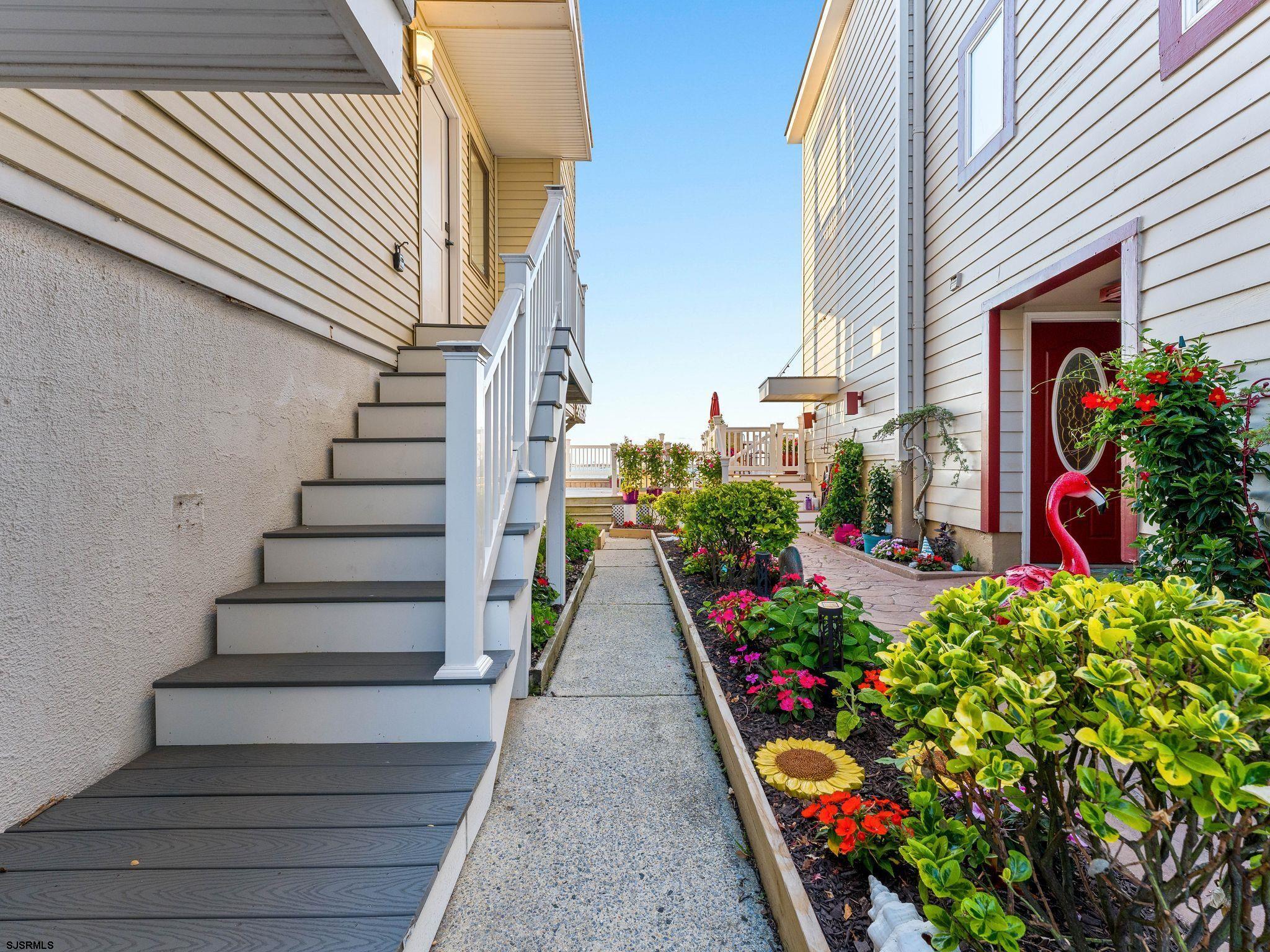 195 W 17th Street Unit: 1