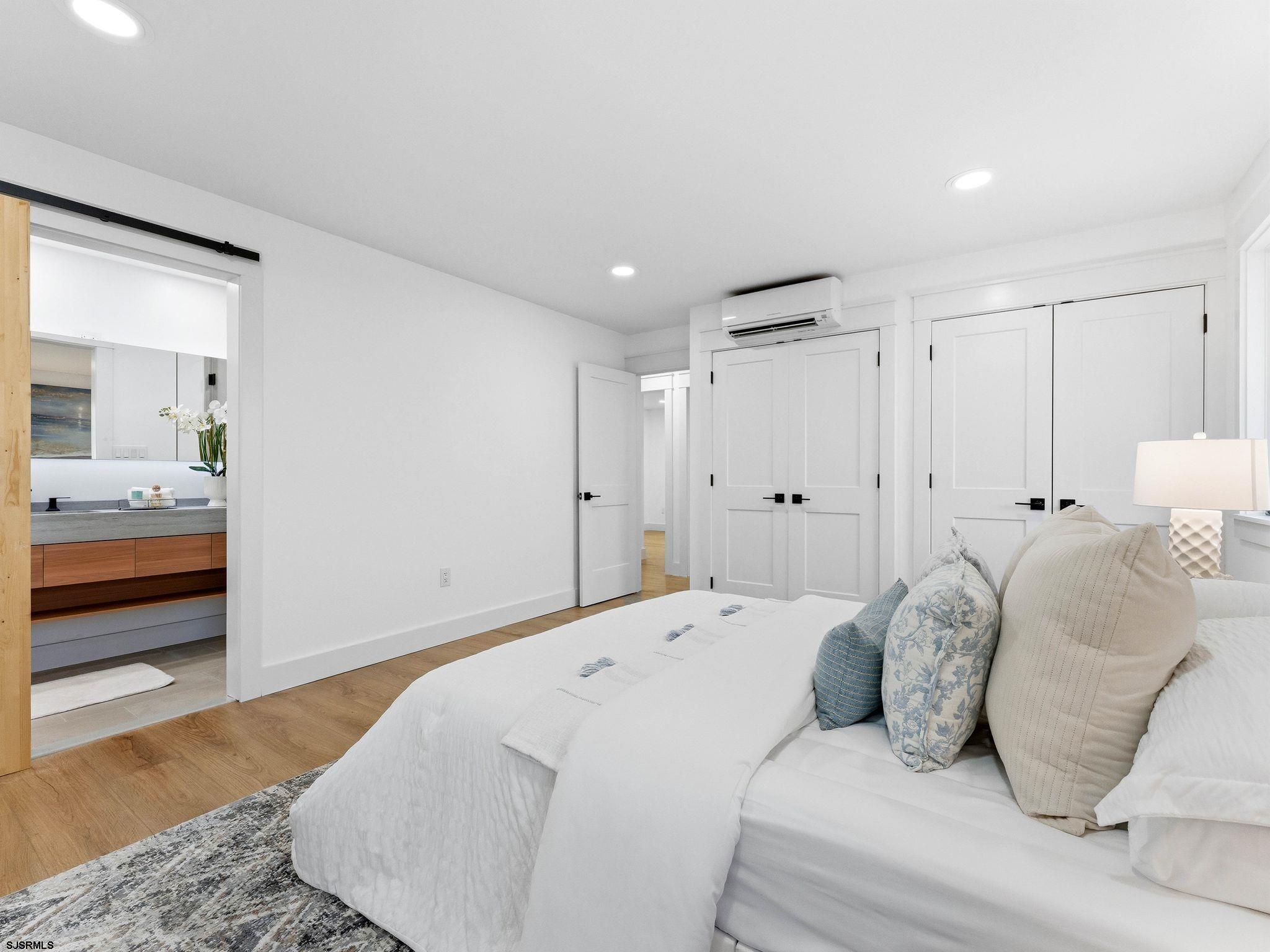 195 W 17th Street Unit: 1
