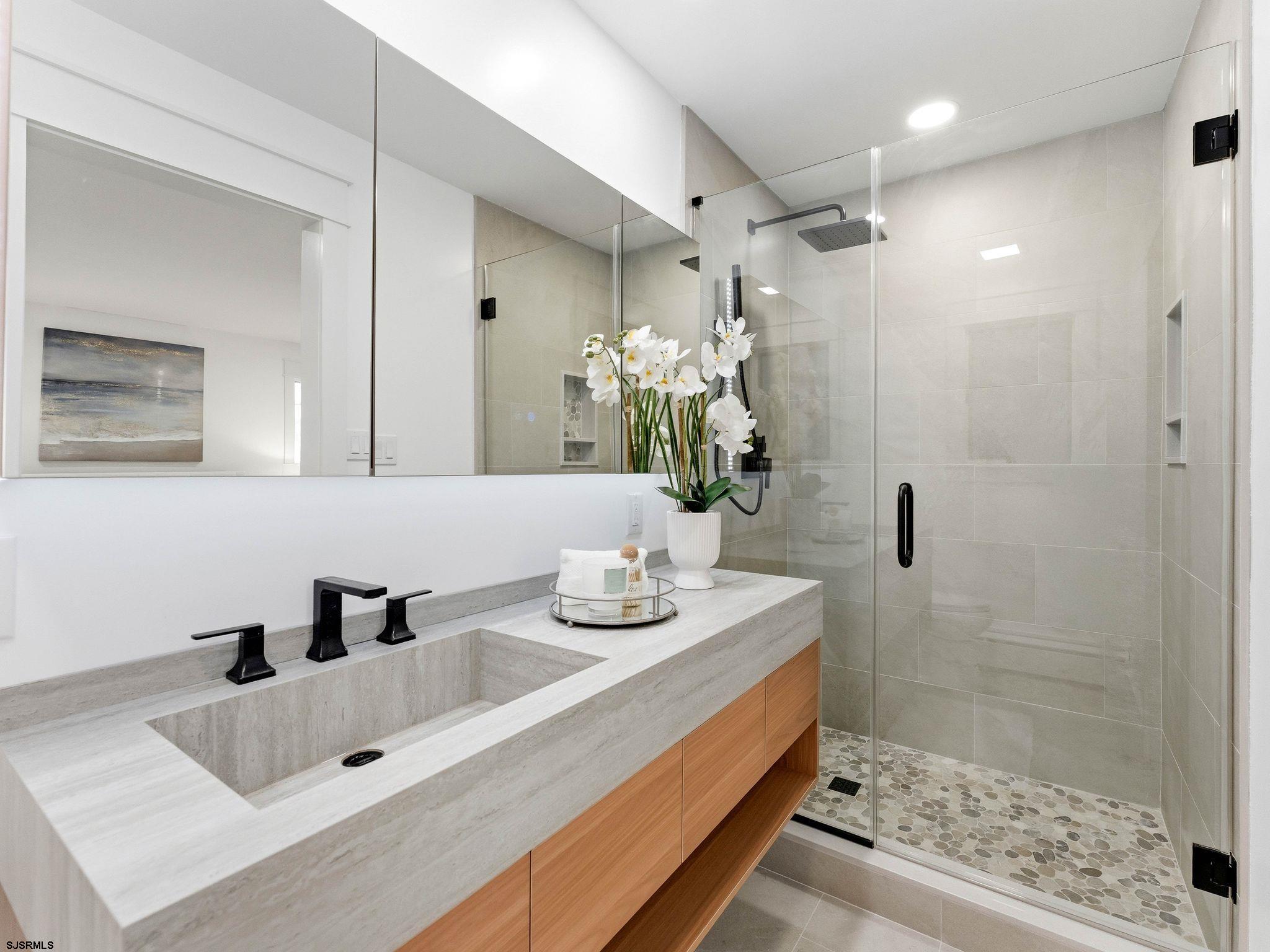 195 W 17th Street Unit: 1
