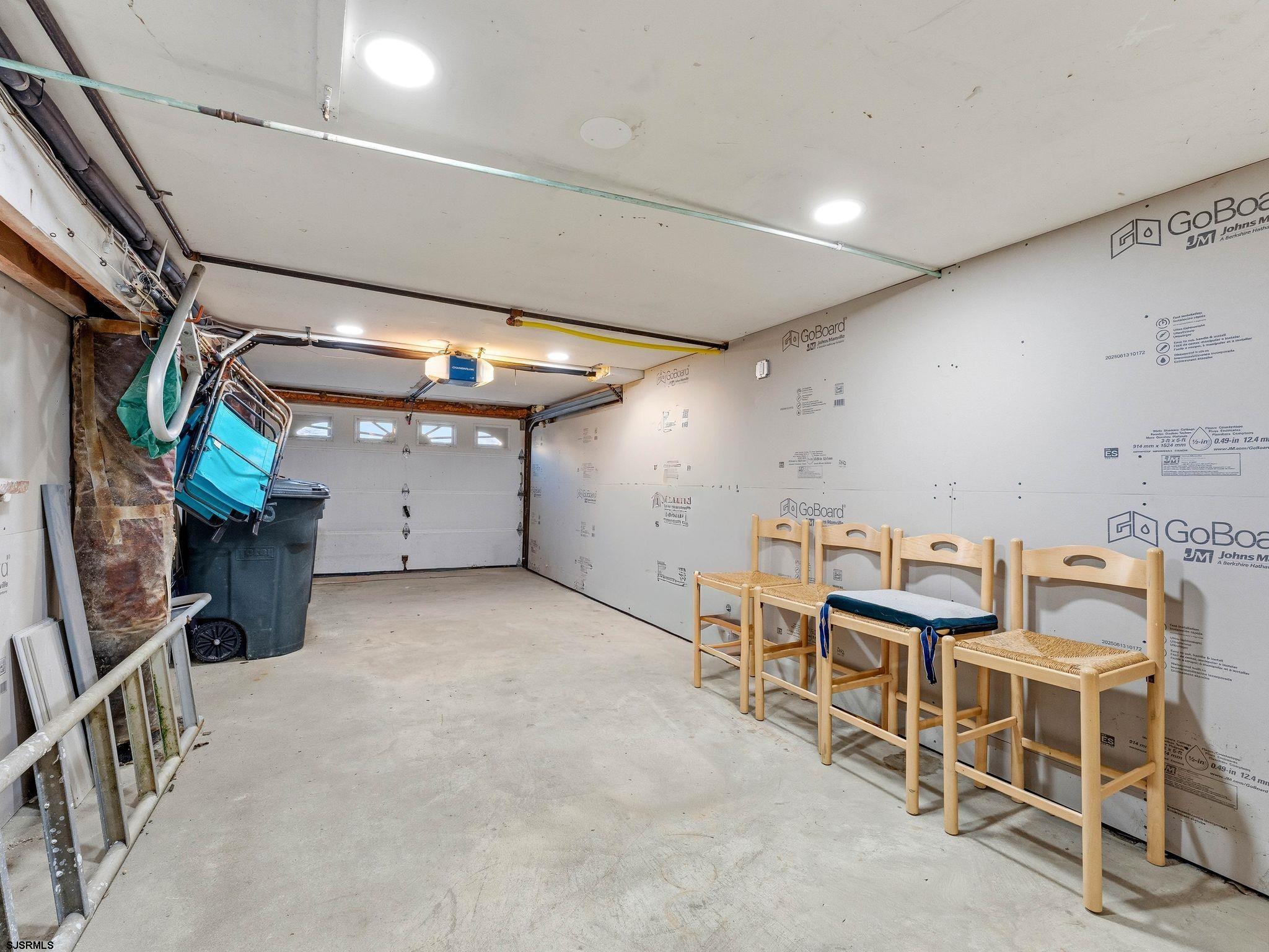 195 W 17th Street Unit: 1