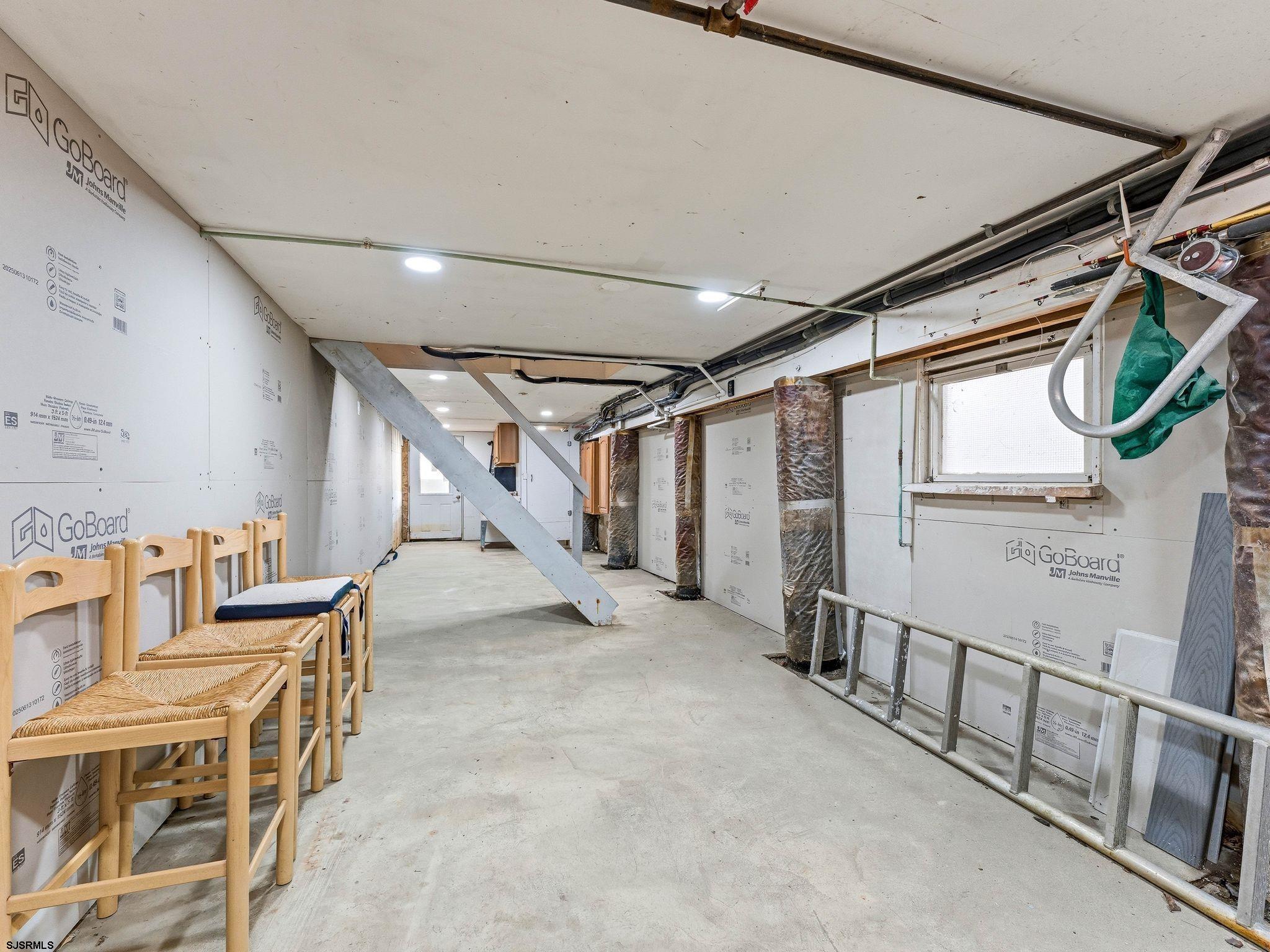 195 W 17th Street Unit: 1