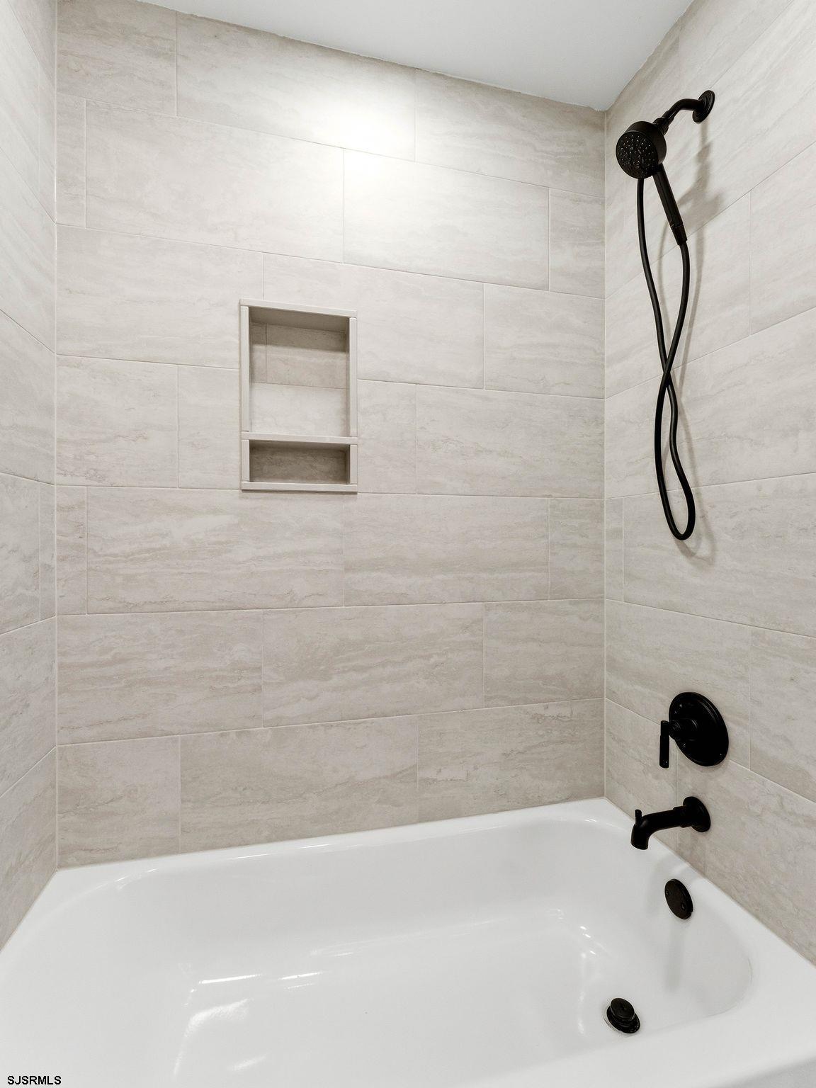 195 W 17th Street Unit: 1