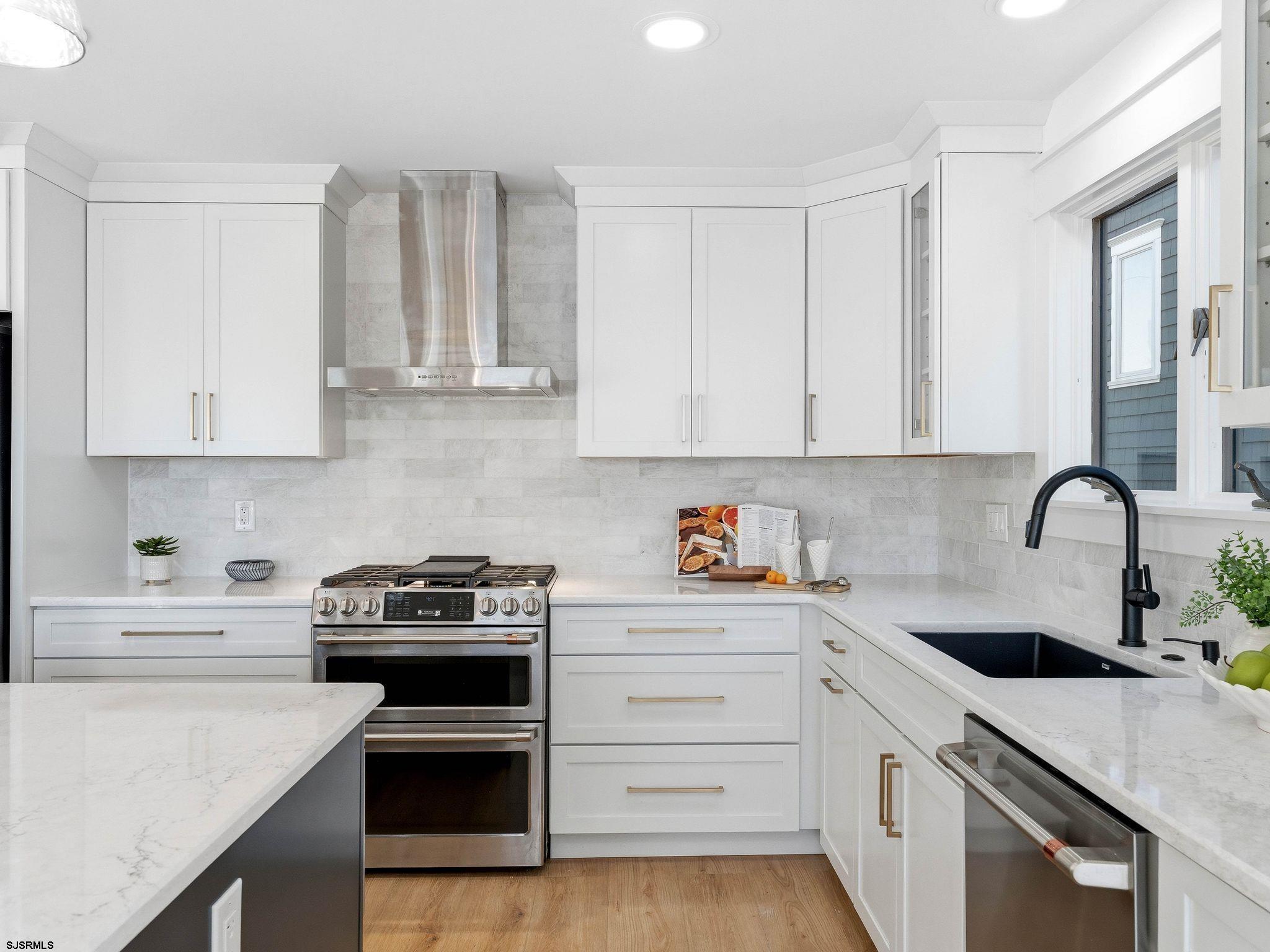 195 W 17th Street Unit: 1