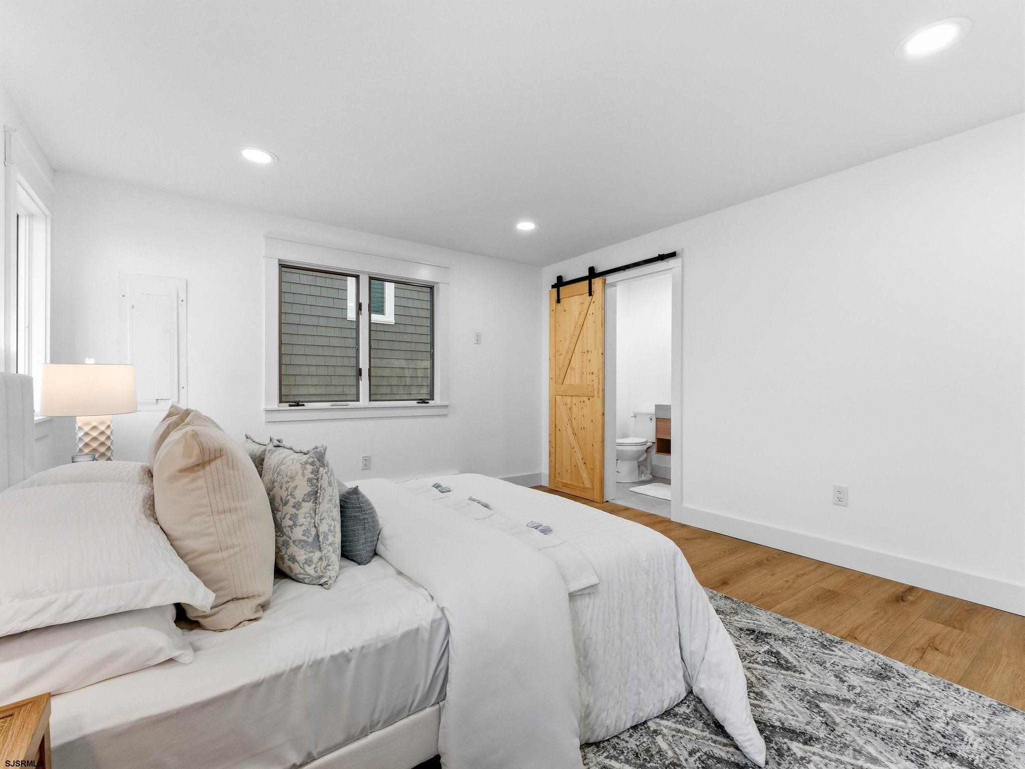 195 W 17th Street Unit: 1