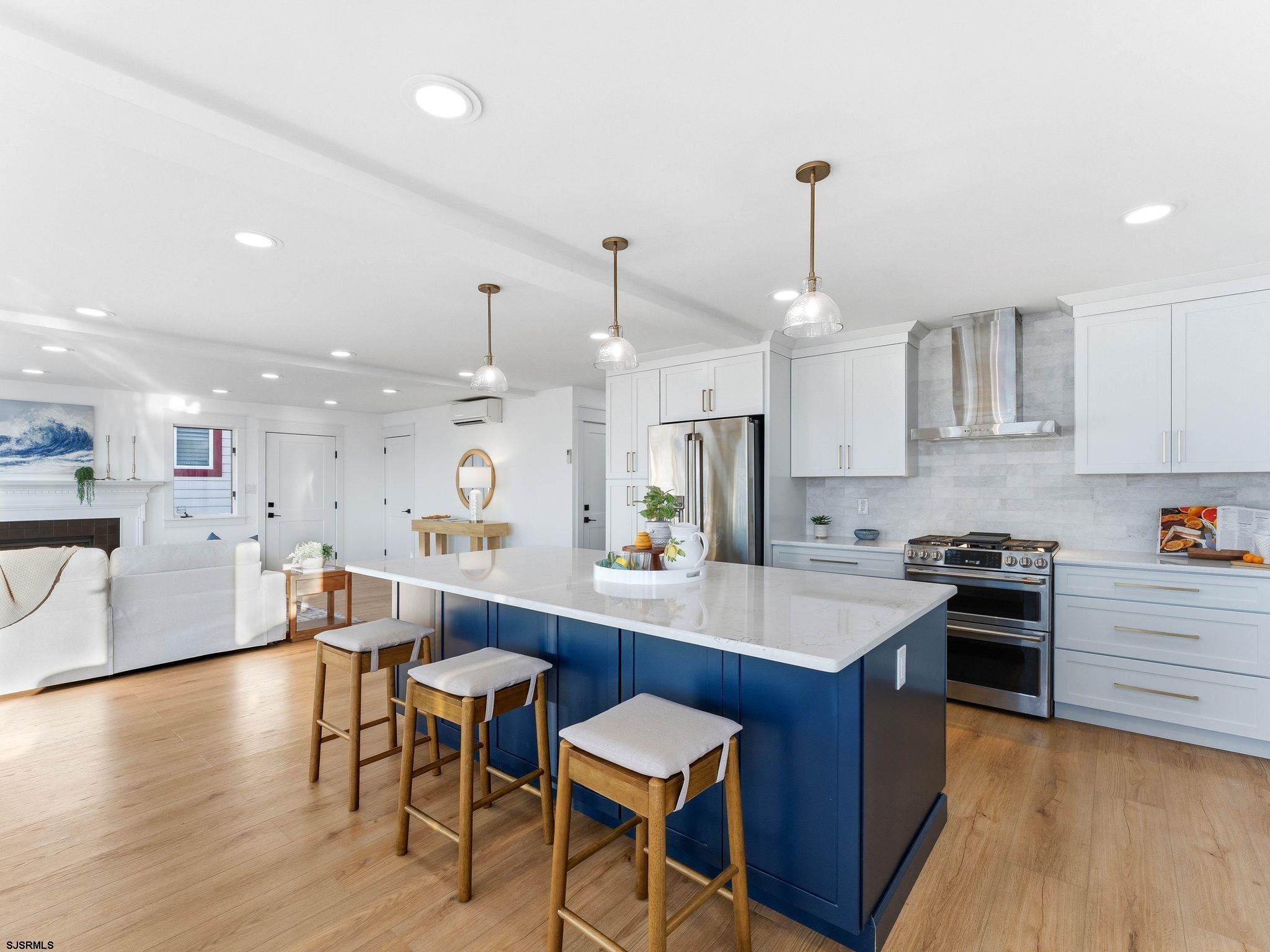 195 W 17th Street Unit: 1