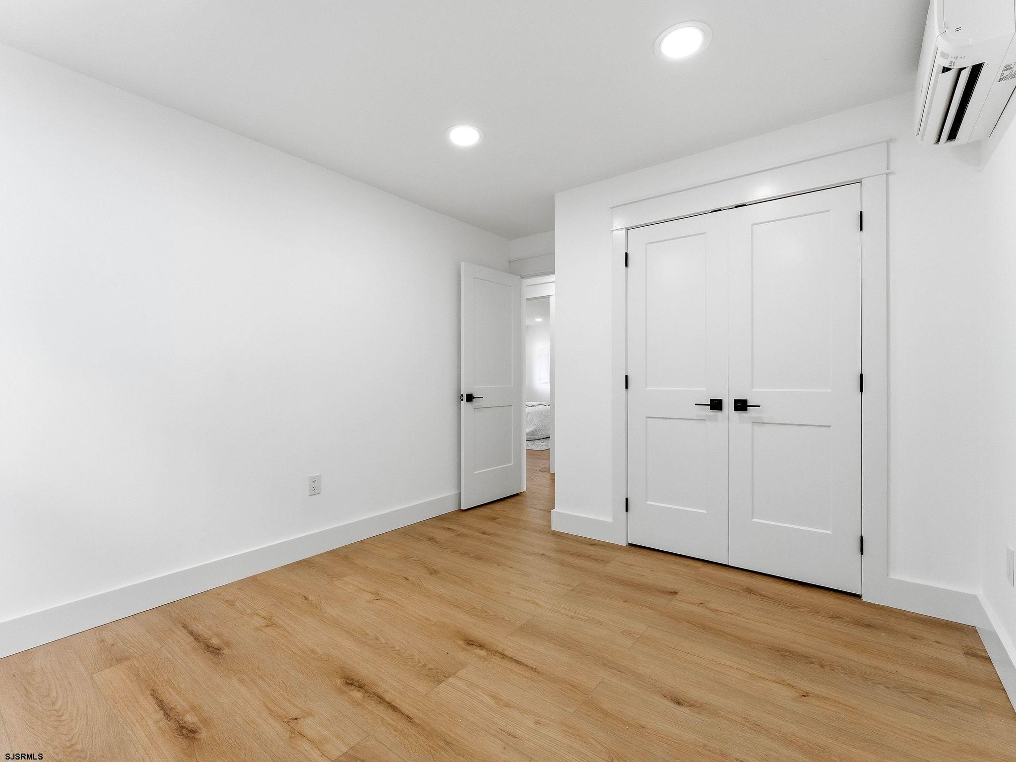 195 W 17th Street Unit: 1