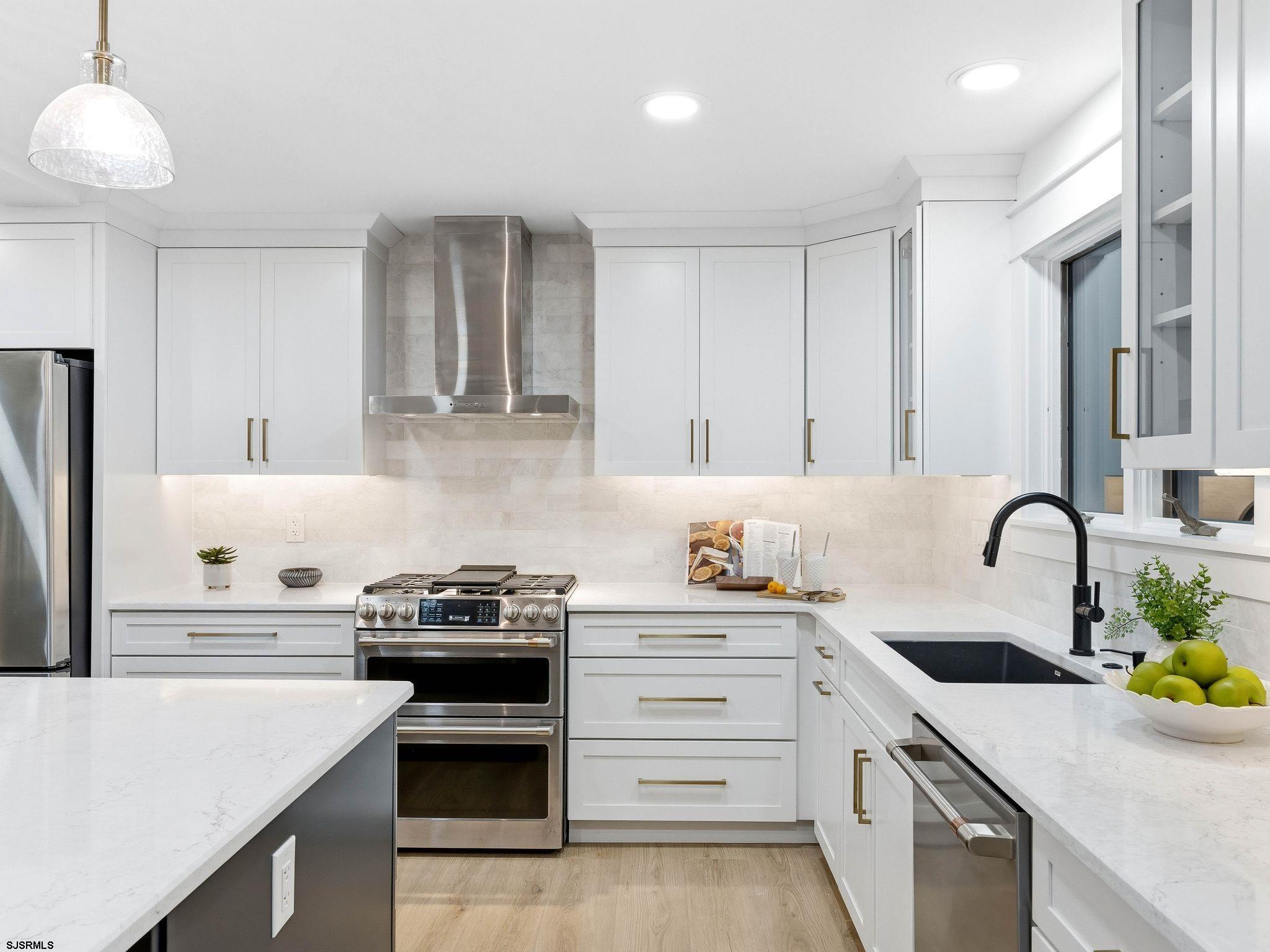 195 W 17th Street Unit: 1