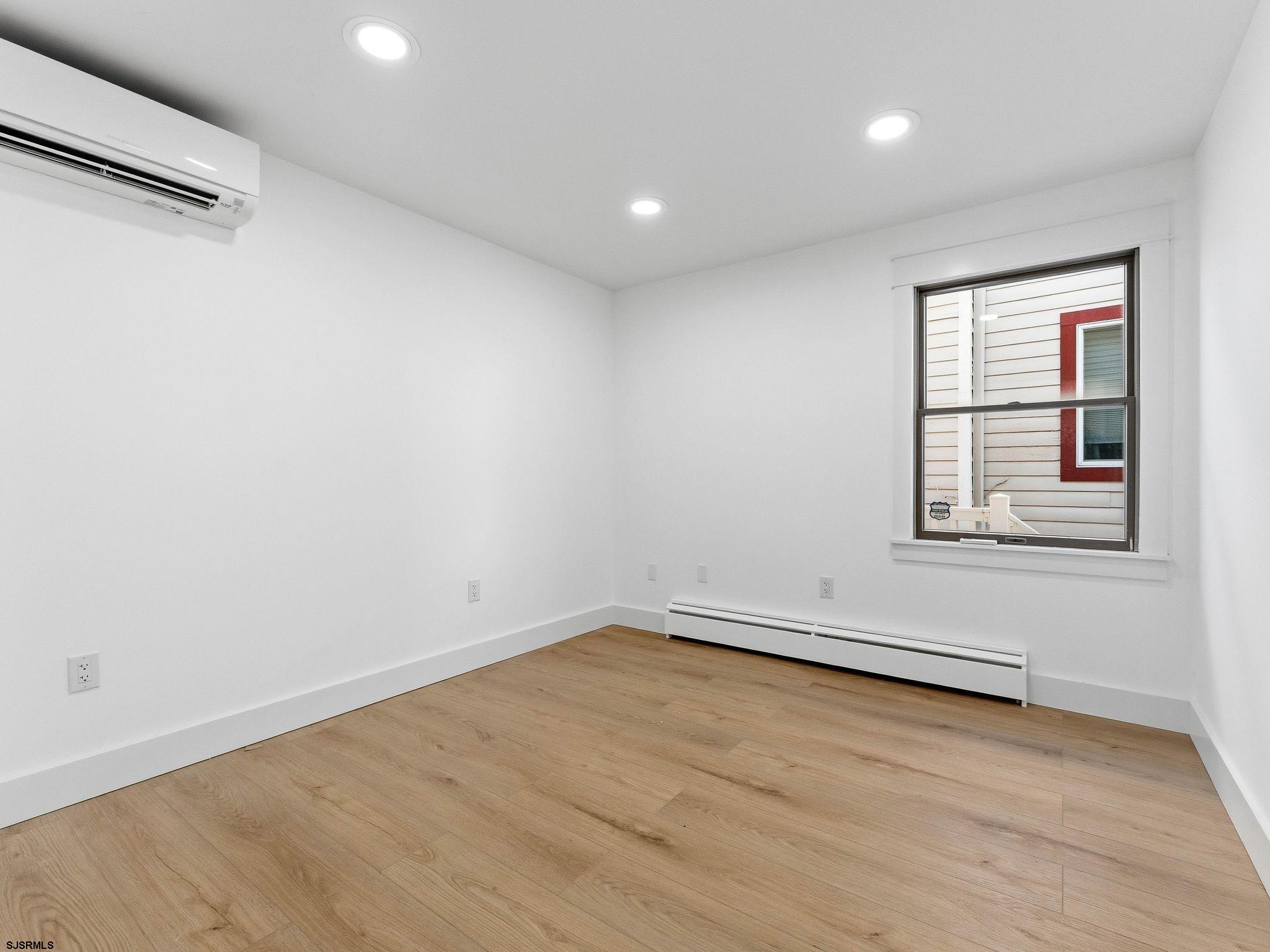 195 W 17th Street Unit: 1