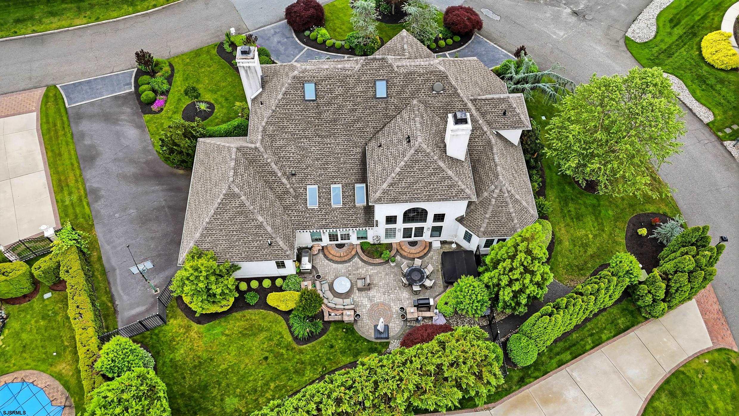 1 Rose Ln